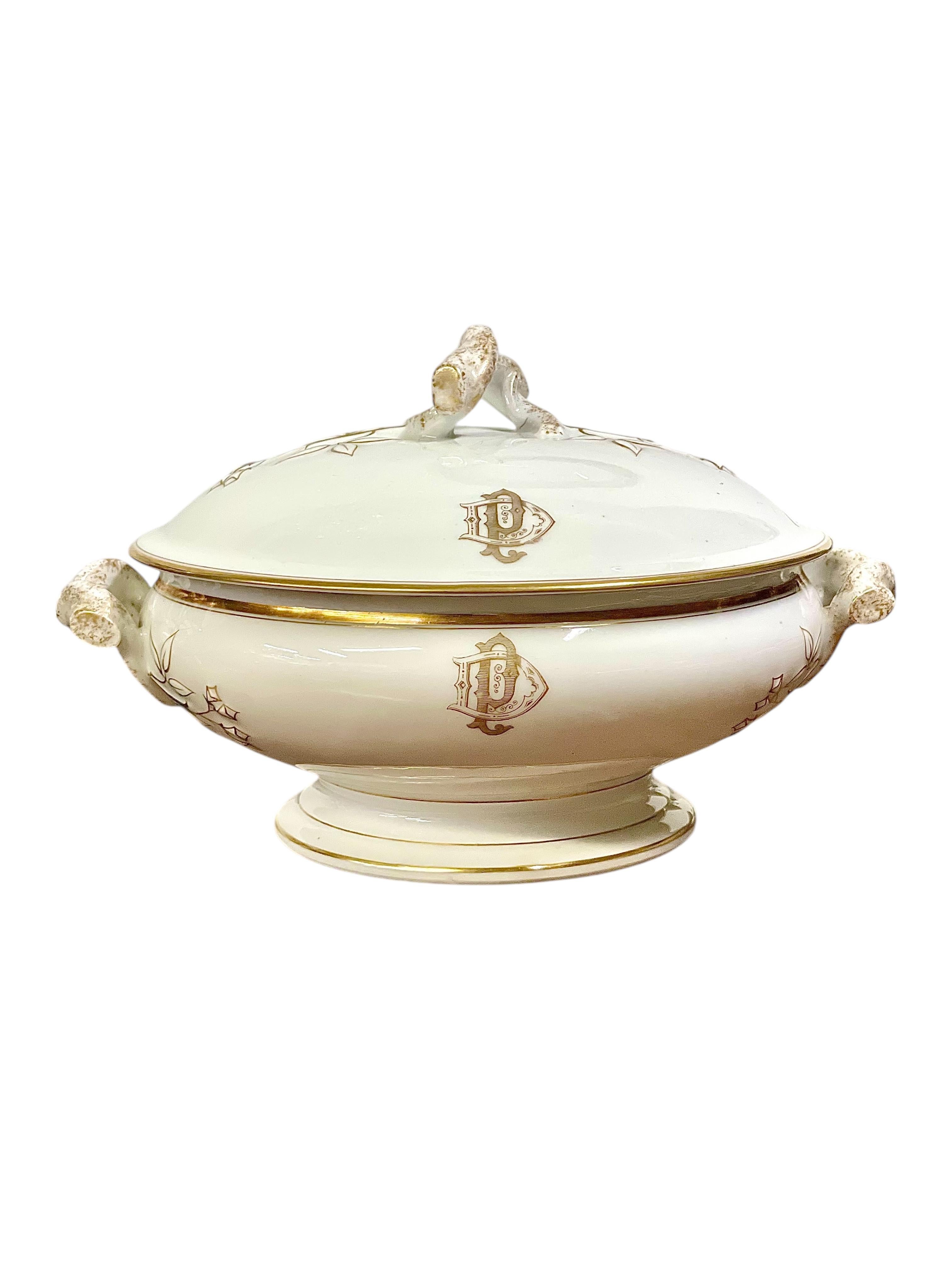 19th Century Dinner Service for 12 in Fine Limoges Porcelain with Gilded Rim 6