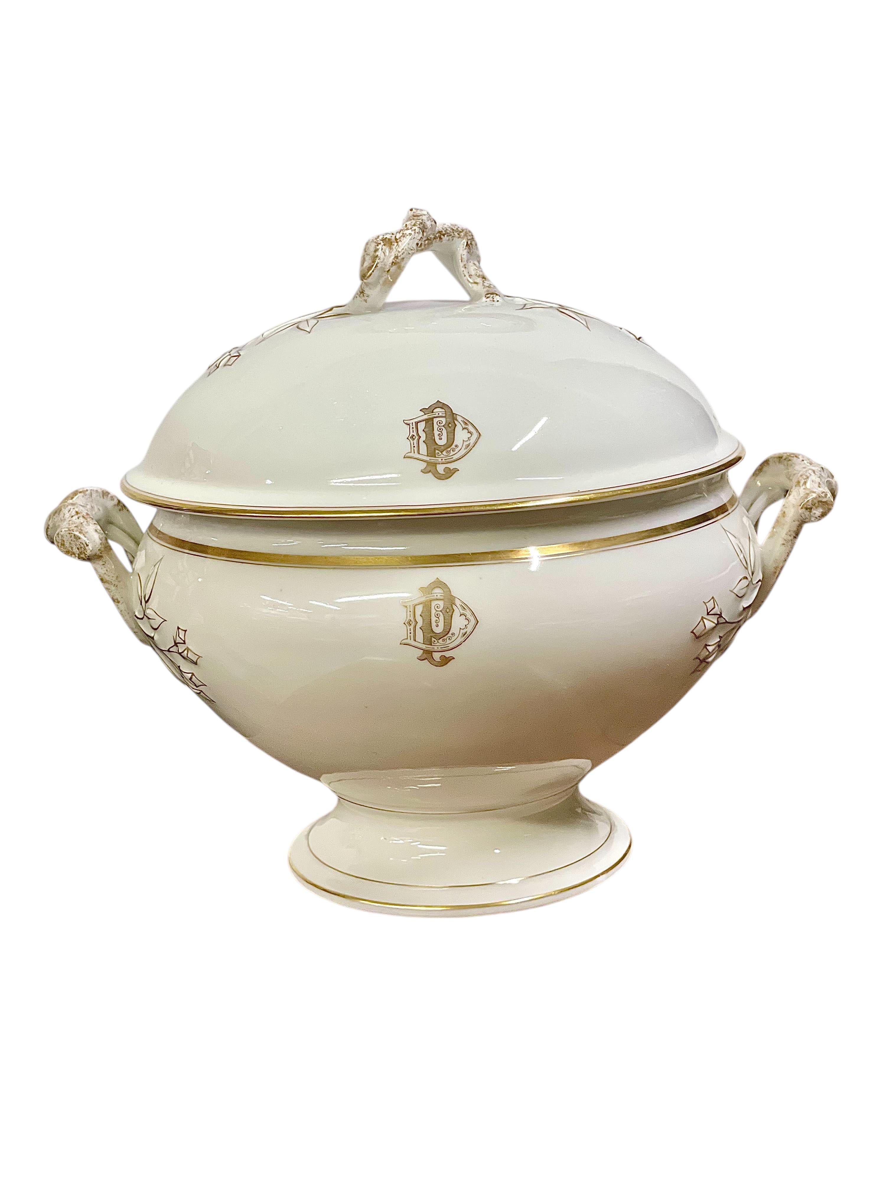 19th Century Dinner Service for 12 in Fine Limoges Porcelain with Gilded Rim 7