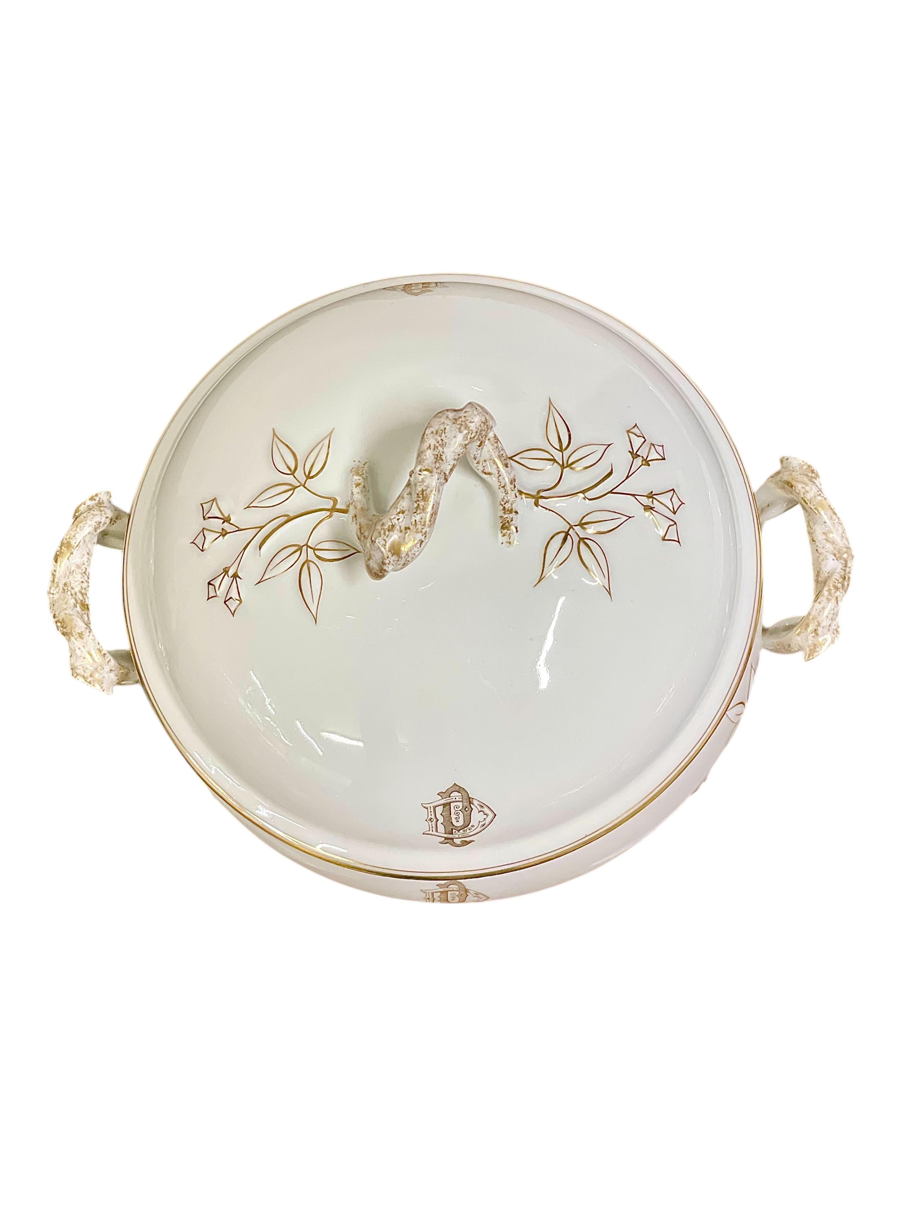 19th Century Dinner Service for 12 in Fine Limoges Porcelain with Gilded Rim 8