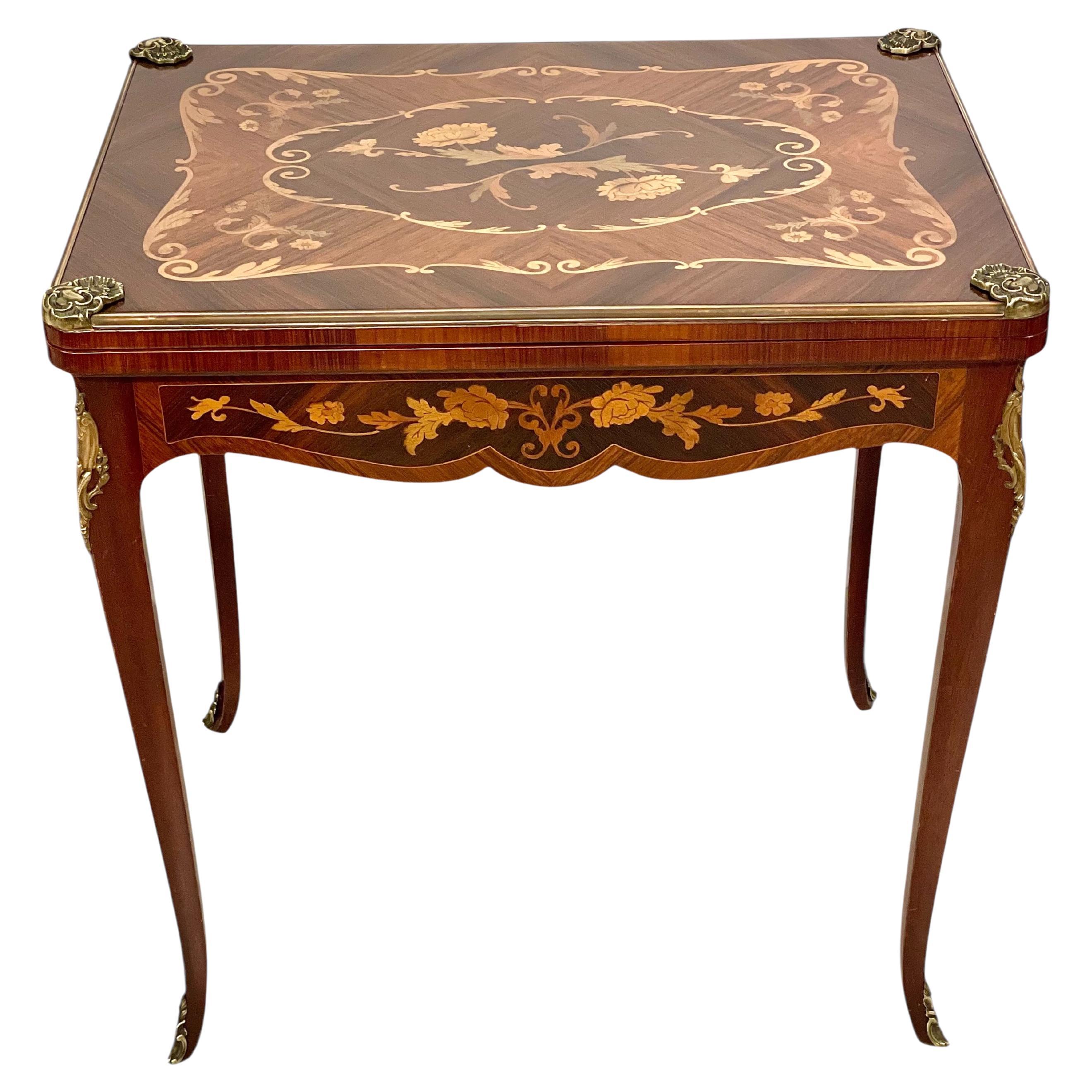 Table à jeux du 19ème siècle avec marqueterie