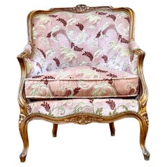 Bergère de style Louis XV en noyer français sculpté, fin du 19e siècle