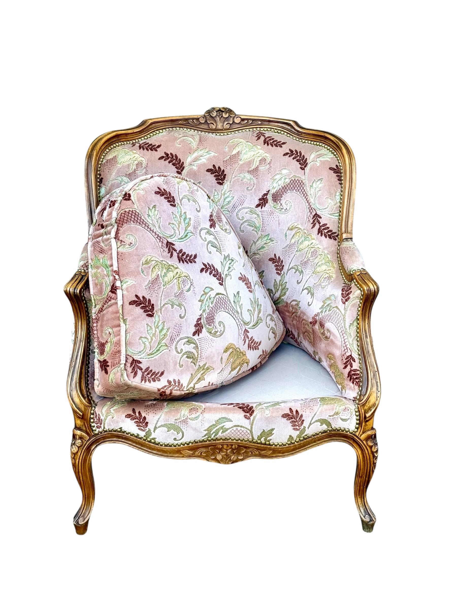 Bergère de style Louis XV en noyer français sculpté, fin du 19e siècle en vente 1