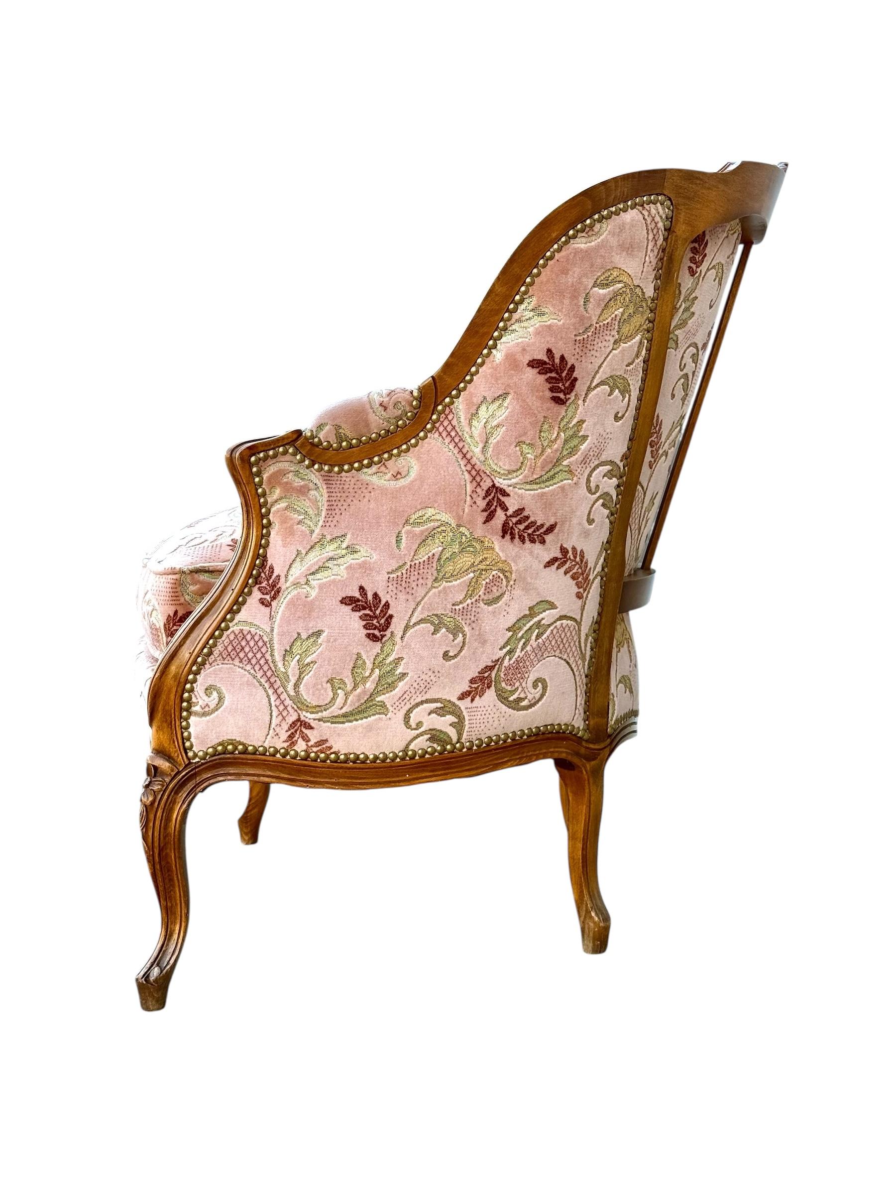 Bergère de style Louis XV en noyer français sculpté, fin du 19e siècle en vente 3
