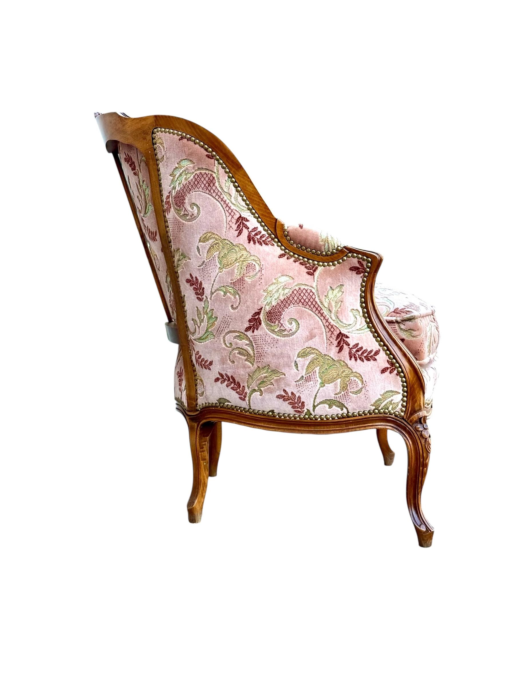 Bergère de style Louis XV en noyer français sculpté, fin du 19e siècle en vente 4
