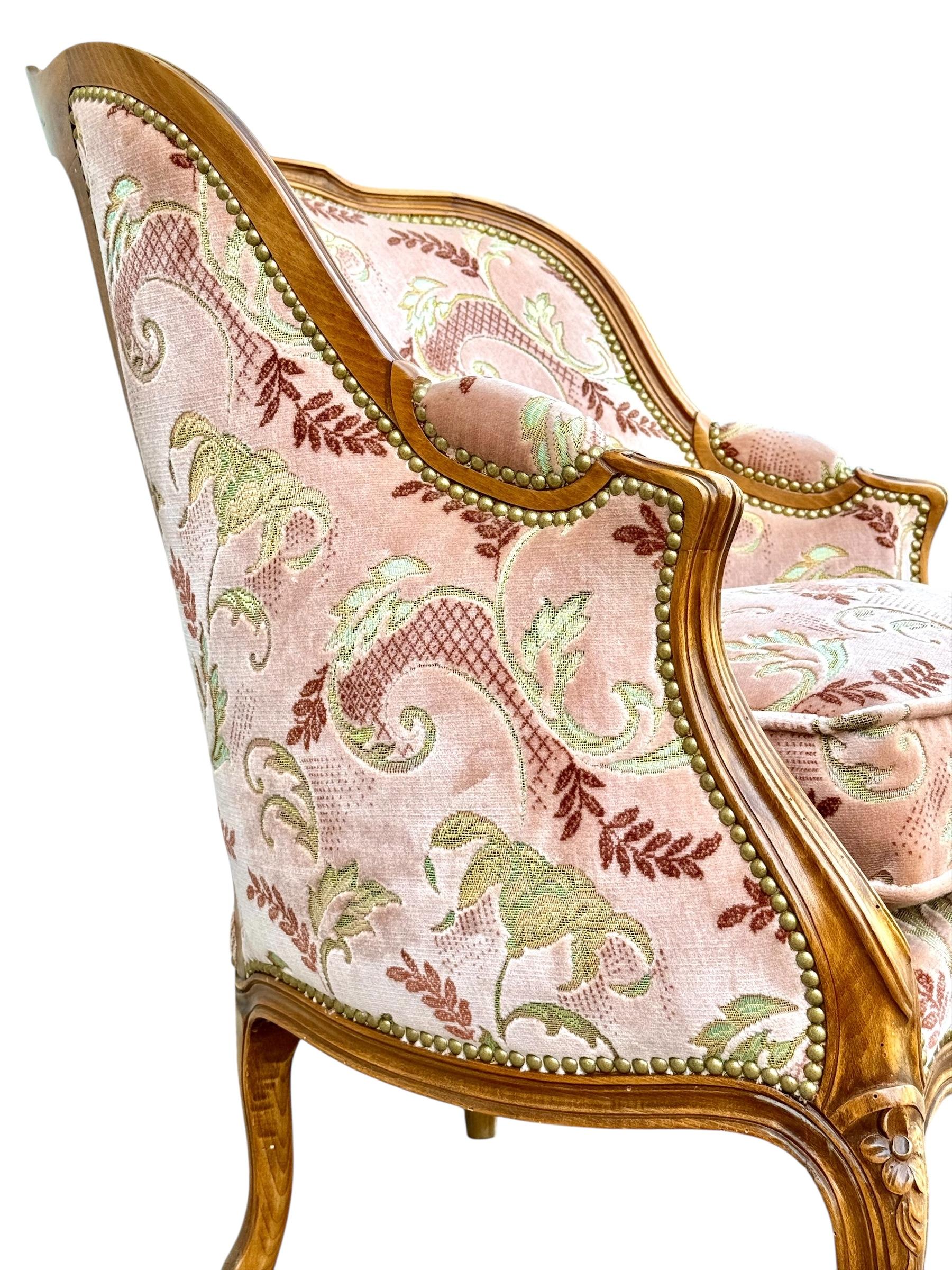 Bergère de style Louis XV en noyer français sculpté, fin du 19e siècle en vente 5