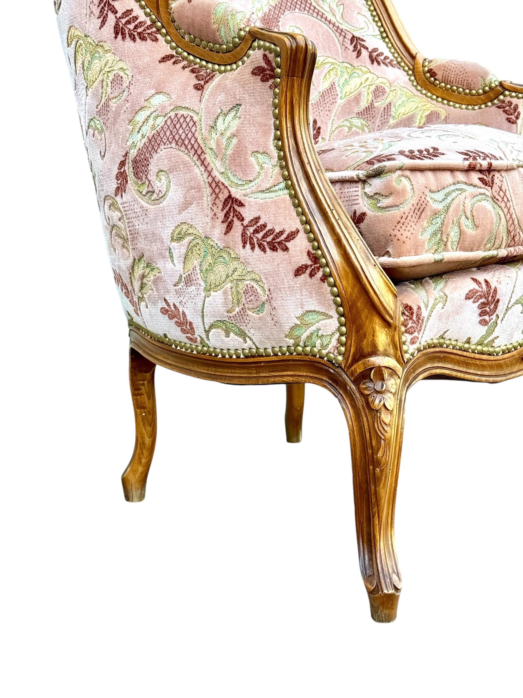 Bergère de style Louis XV en noyer français sculpté, fin du 19e siècle en vente 8