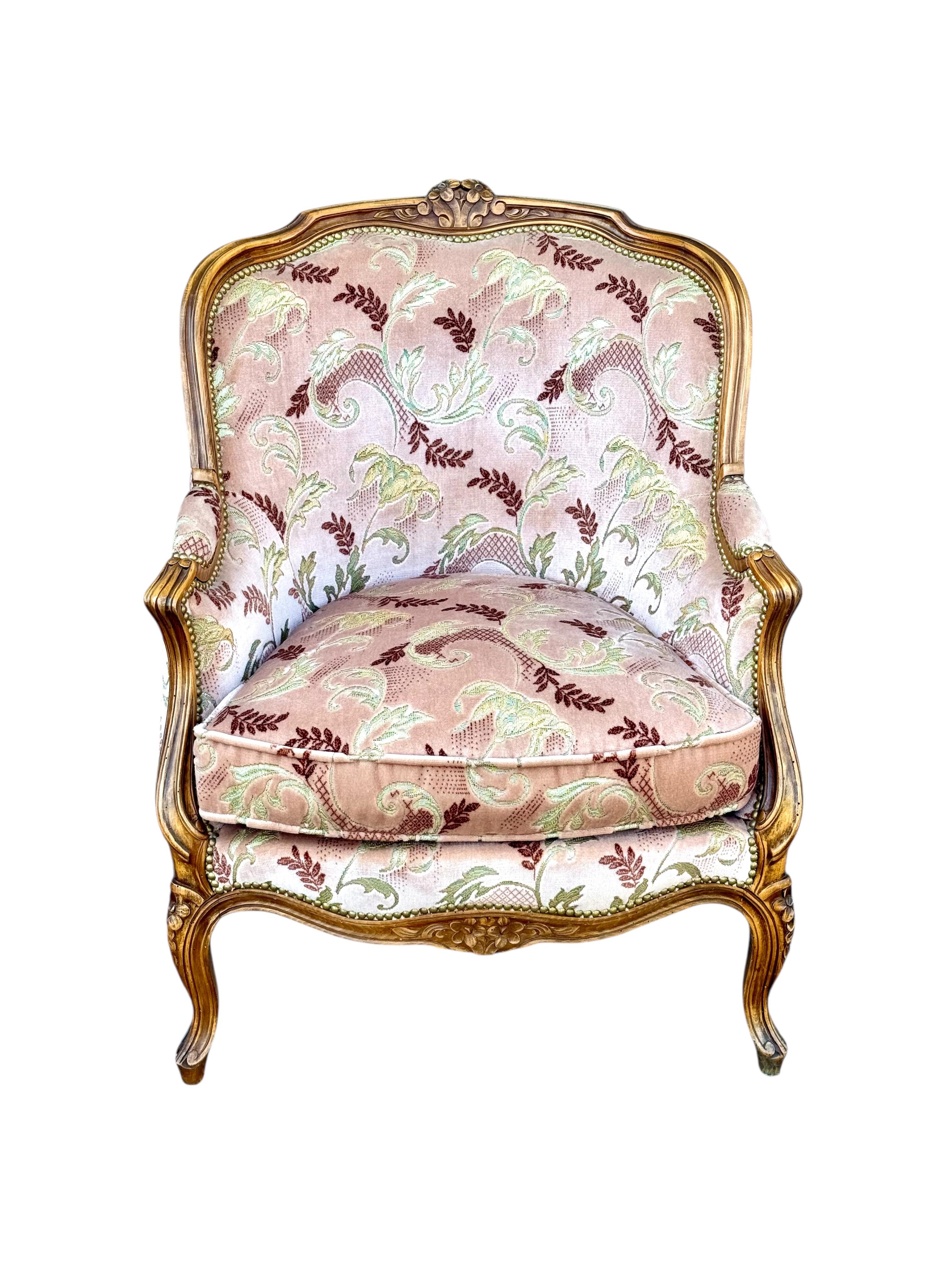Bergère de style Louis XV en noyer français sculpté, fin du 19e siècle en vente 10