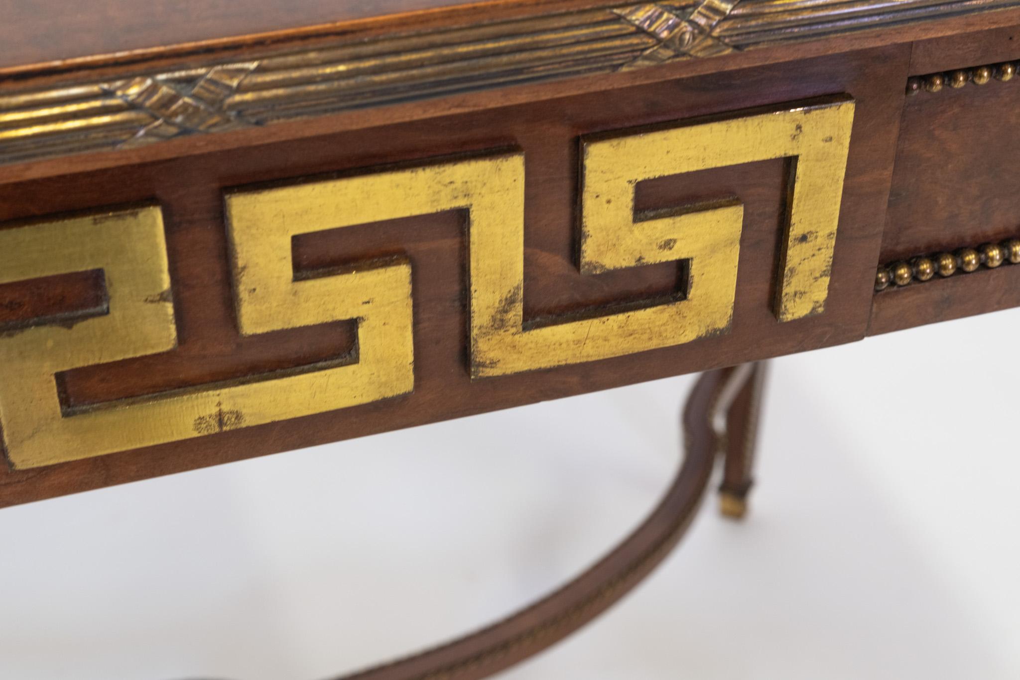 Table d'appoint du 19e siècle en forme de plum-pudding et à centre doré Clé grecque Louis XVI Revival en vente 3