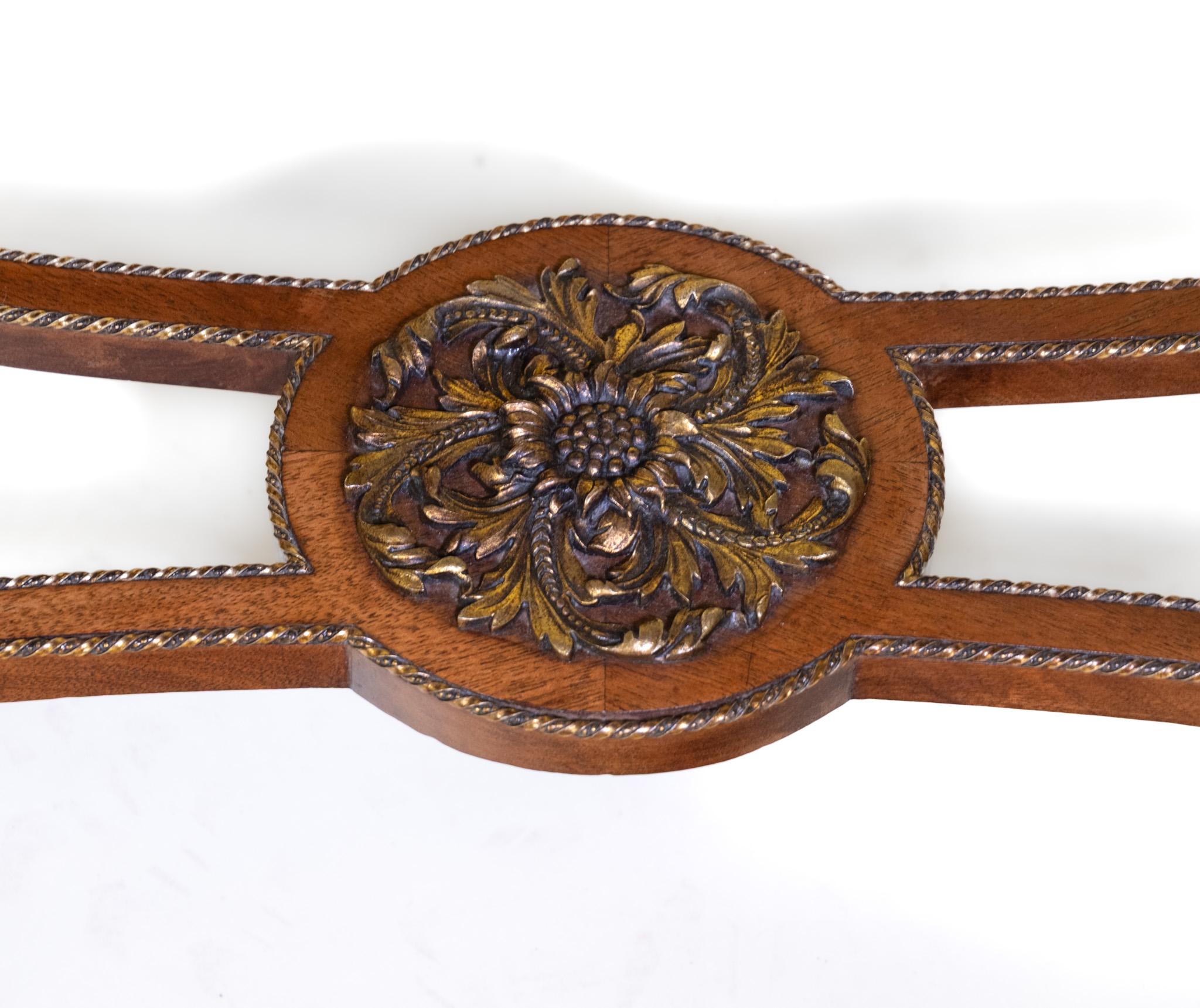 Table d'appoint du 19e siècle en forme de plum-pudding et à centre doré Clé grecque Louis XVI Revival en vente 9