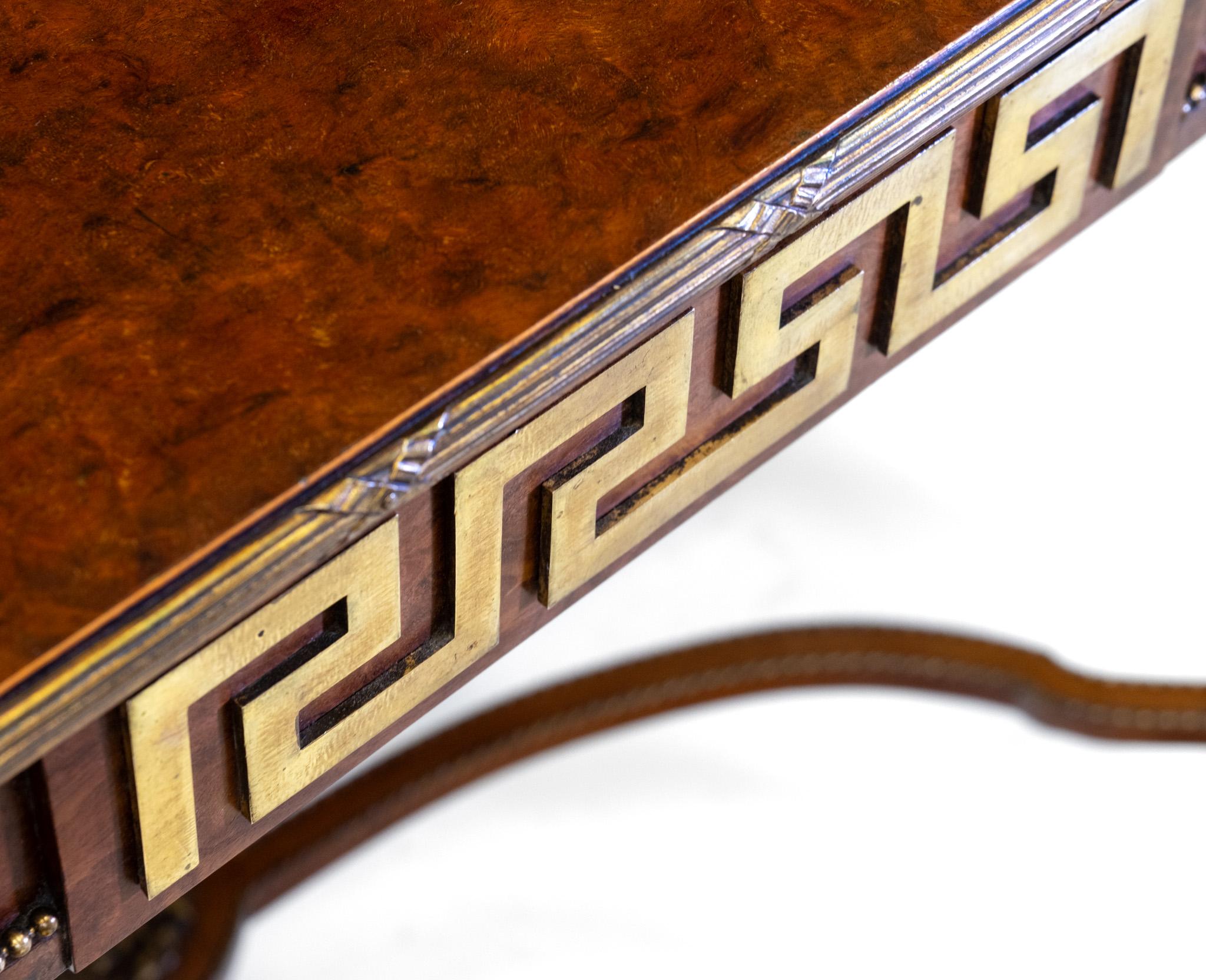 Table d'appoint du 19e siècle en forme de plum-pudding et à centre doré Clé grecque Louis XVI Revival en vente 8