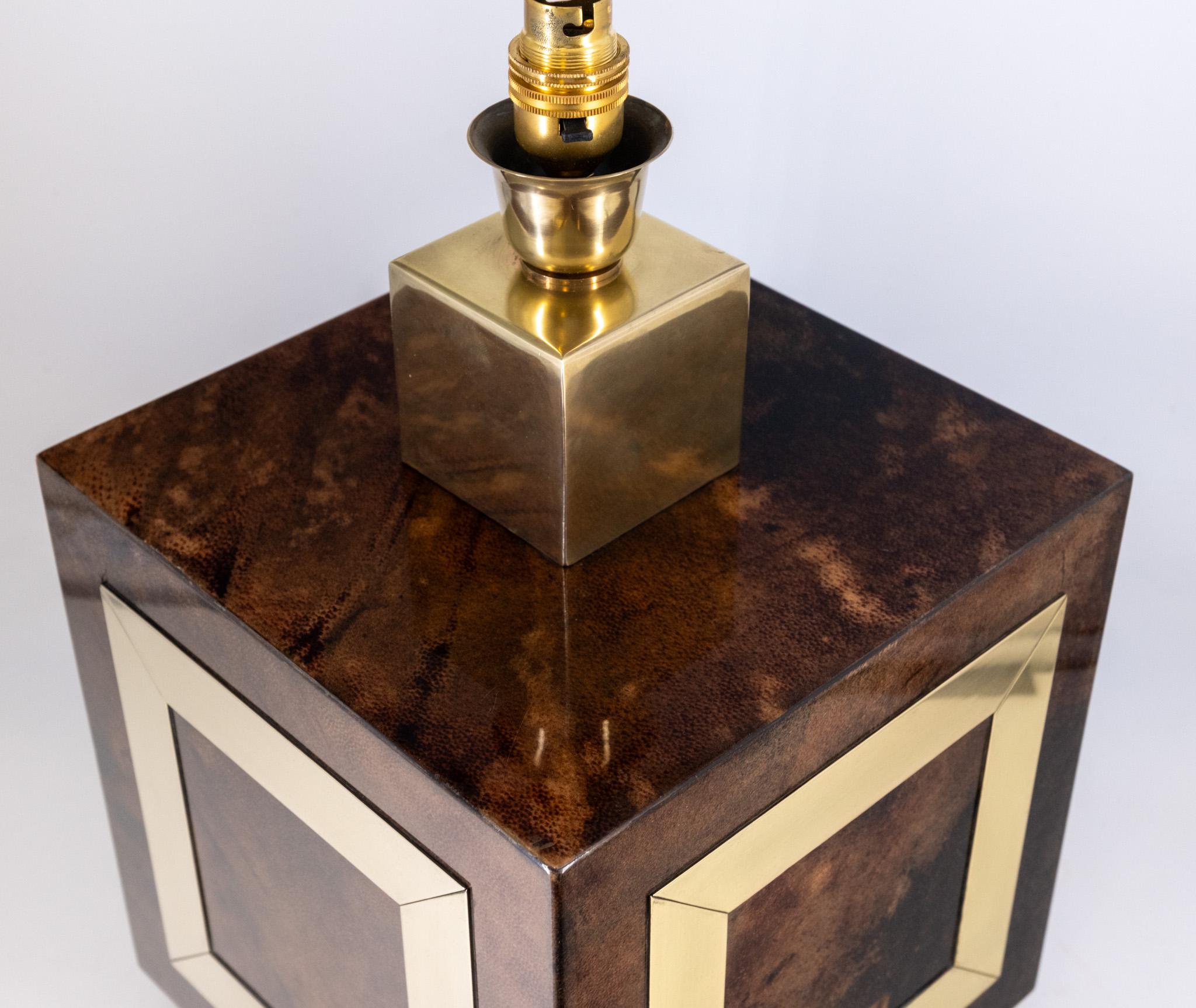 Italian Lacquered Vellum & Brass Large Table Lamp Attr Aldo Tura In Good Condition For Sale In Norwich, GB