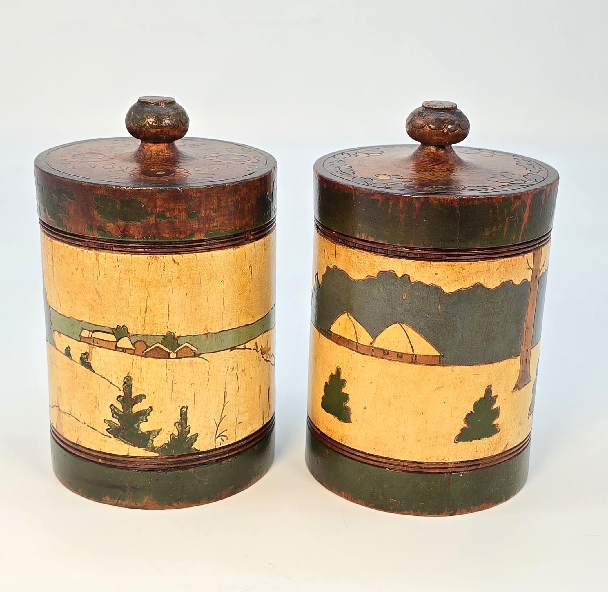 Russe Boîtes à tabac russes à décor sculpté et peint, vert, C 1890 en vente