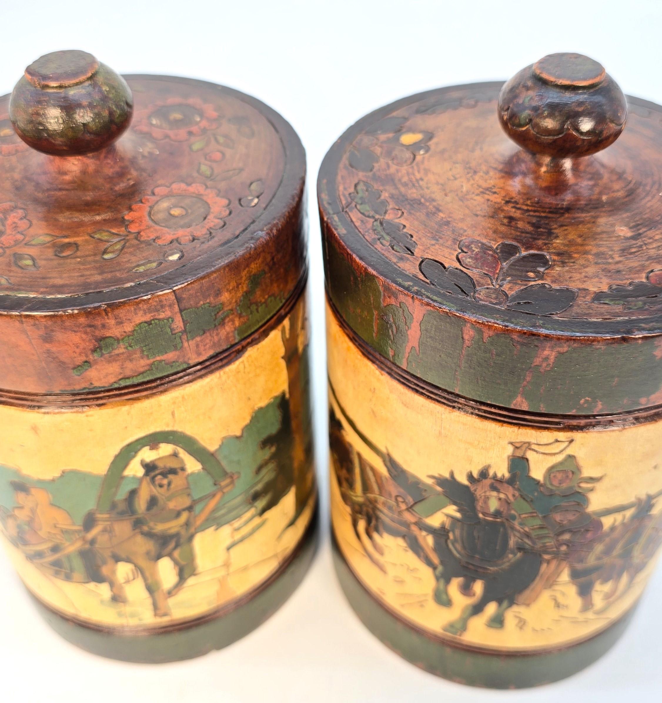 Bois Boîtes à tabac russes à décor sculpté et peint, vert, C 1890 en vente
