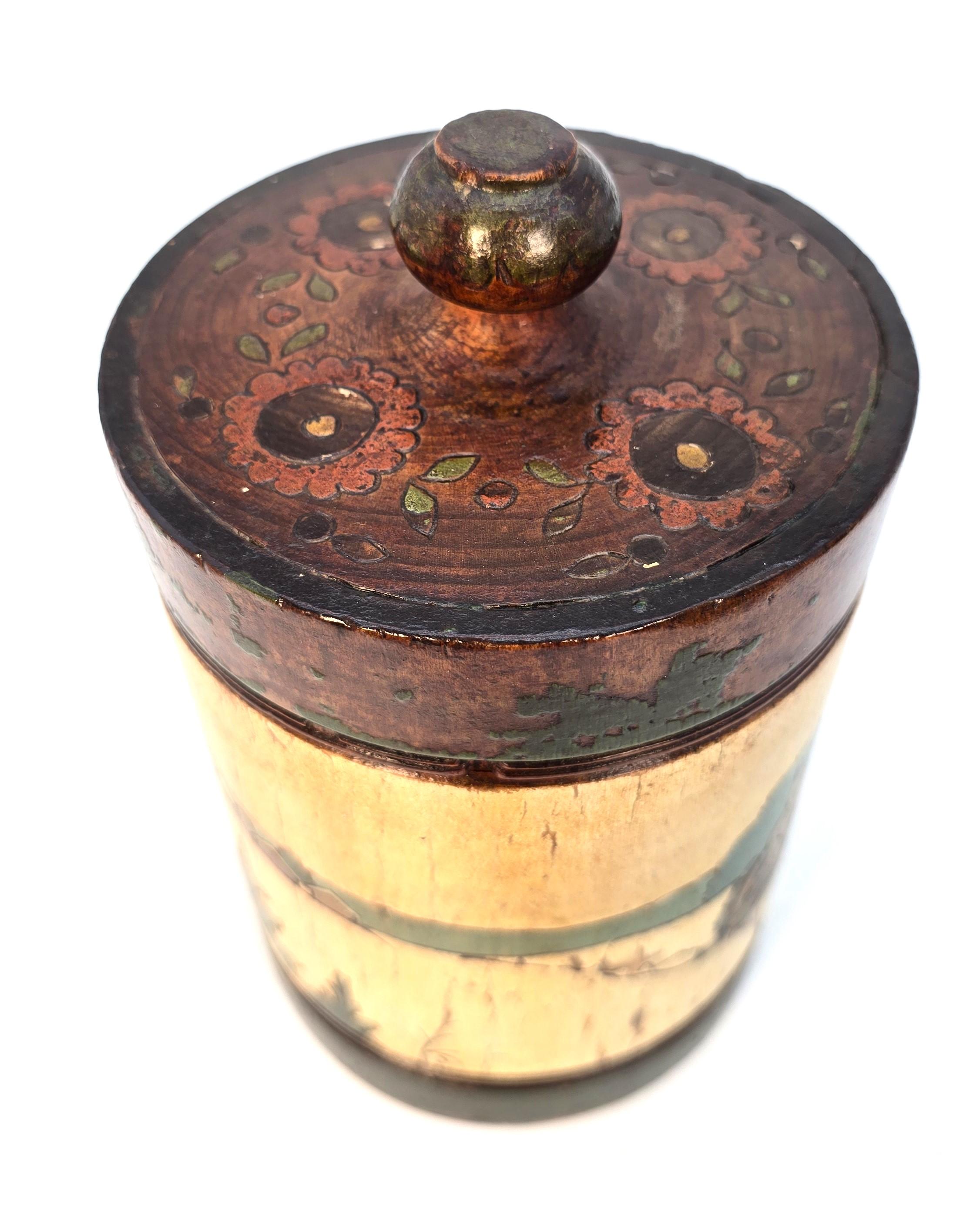 Boîtes à tabac russes à décor sculpté et peint, vert, C 1890 en vente 8