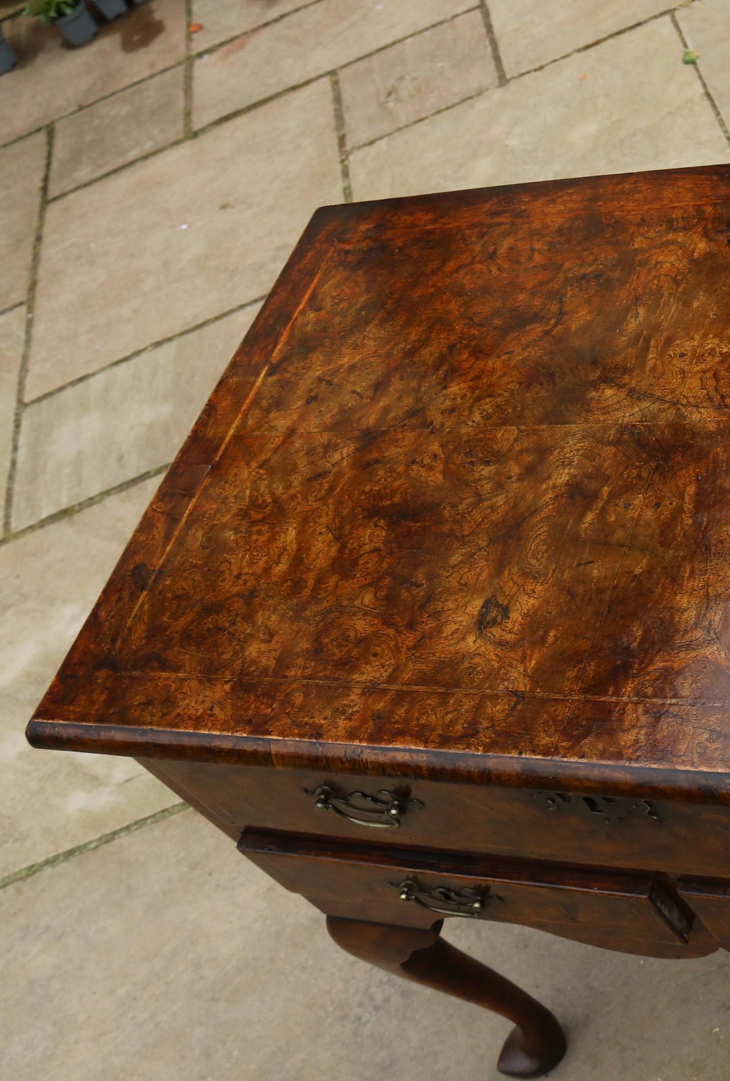 Garçon bas en loupe d'orme anglais du 18e siècle George II vers 1750 en vente 3