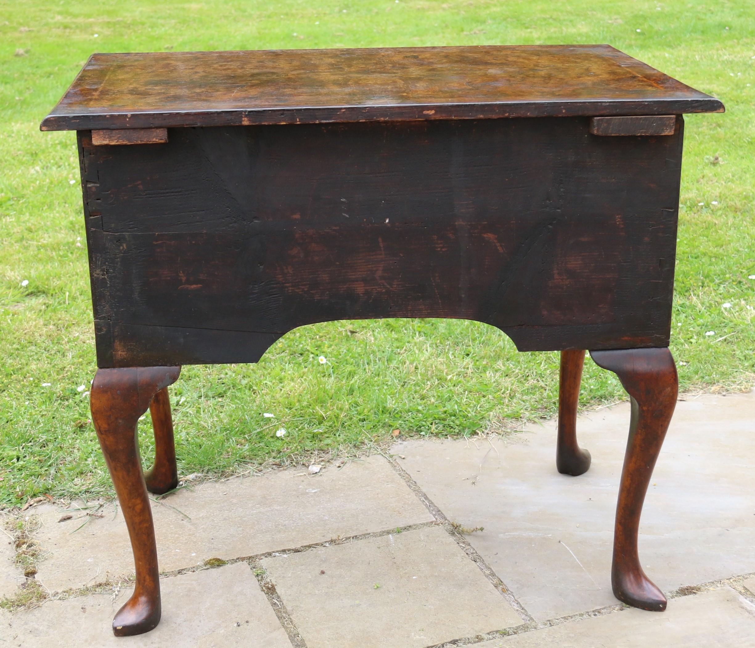 Garçon bas en loupe d'orme anglais du 18e siècle George II vers 1750 en vente 6