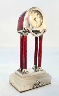 Reloj de escritorio en miniatura con pórtico, de plata y esmalte, Viena, hacia 1900, obra de G.A. Scheid
