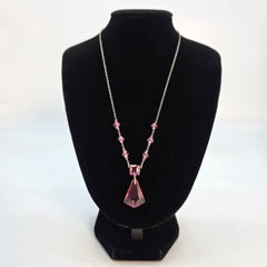Collar Art Déco de cristal rosa tallado a mano y plata, de diseño elegante, de alrededor de 1920