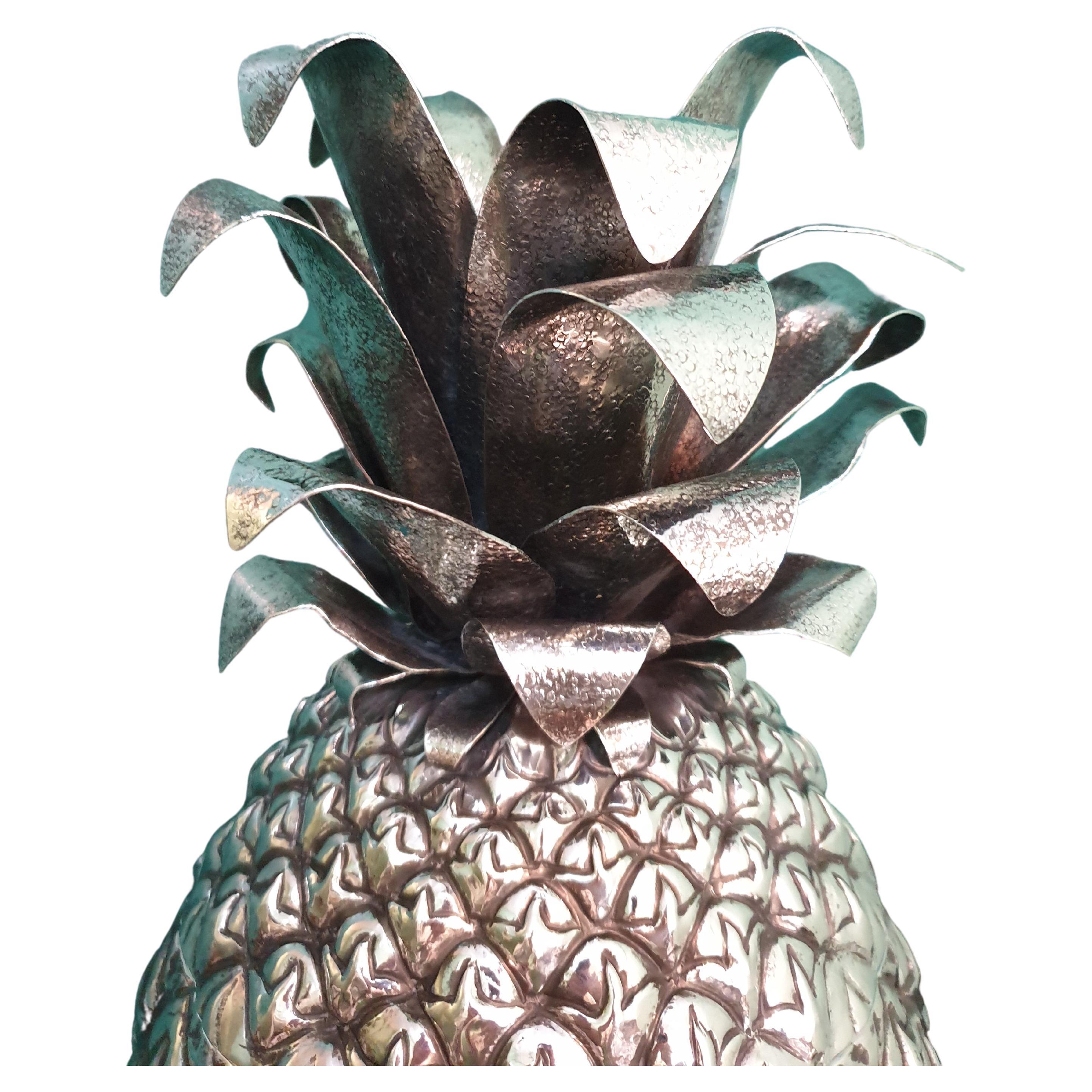 Silver pineapple shaped vase with cover.

Entirely engraved by hand, excellent work of a great silversmith from Milan, Umberto Restelli who used to work in the first half of 20th century.

The vase was made between 1934 and 1944.

Excellent
