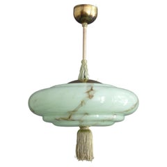 Lámpara colgante Art Déco, pantalla de cristal, soporte de latón, Alemania, década de 1930