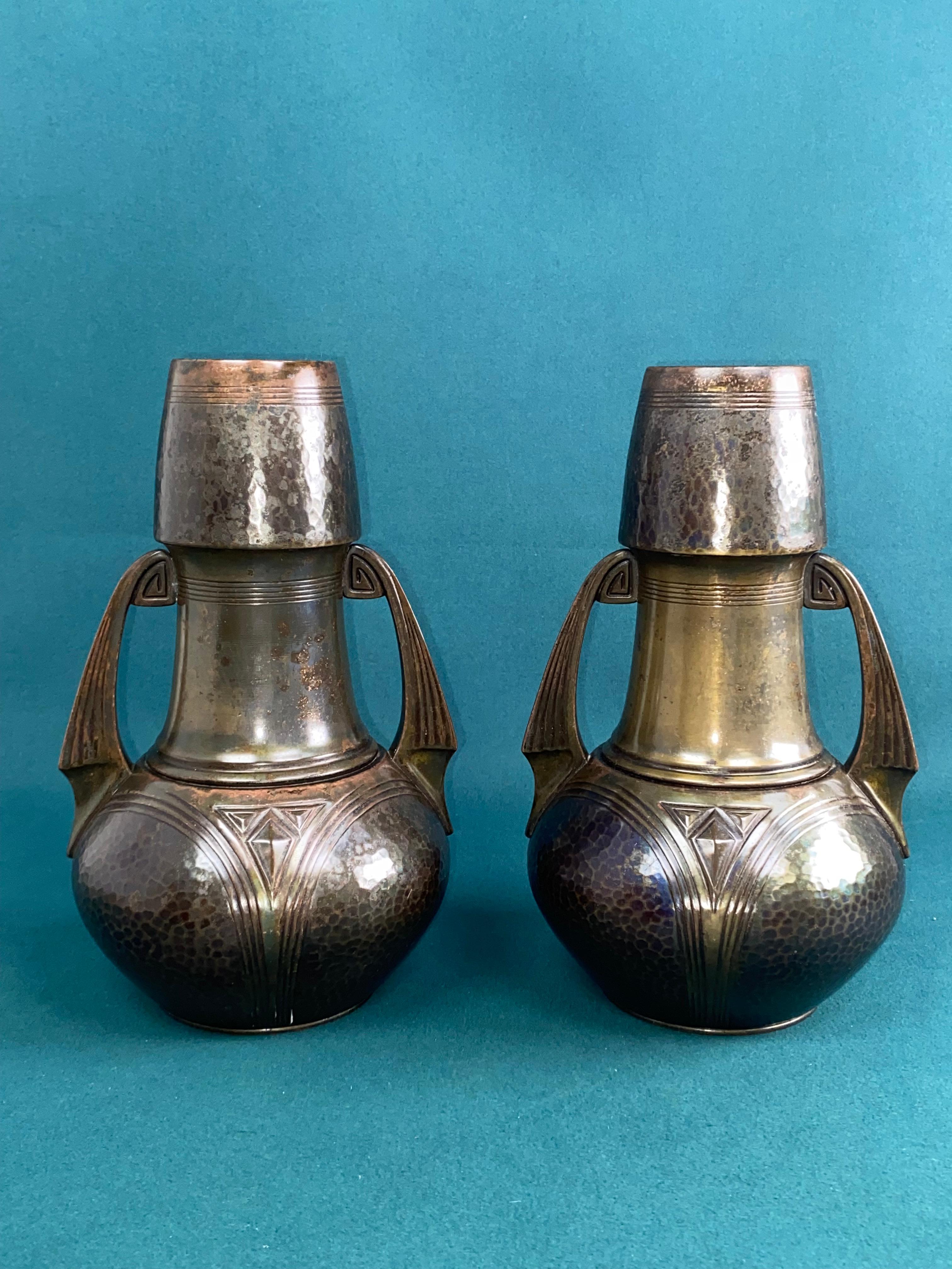 Vasi Jugendstil di Carl Deffner, combinazione di ottone e rame.