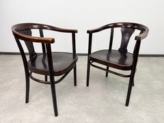 Par de sillones de madera curvada, modelo A 967-F, diseñados por Emanuel von Seidl para Thonet
