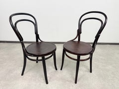 Pair of Iconical Art Nouveau Bentwood No. 14 Chairs by Gebrüder Thonet