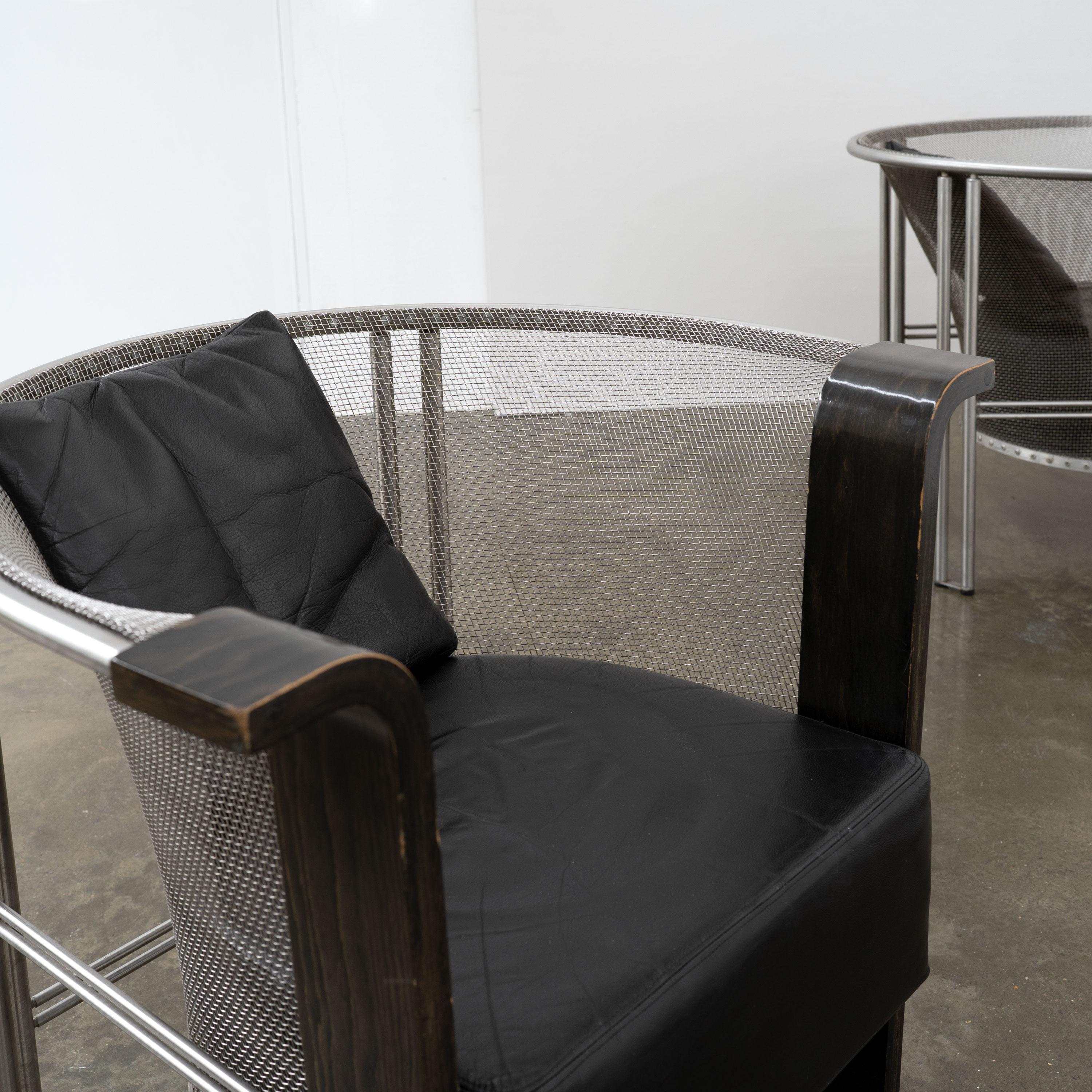 Sillón postmoderno de acero y madera curvada de Franco Bulfoni, c.1990 Acero inoxidable en venta
