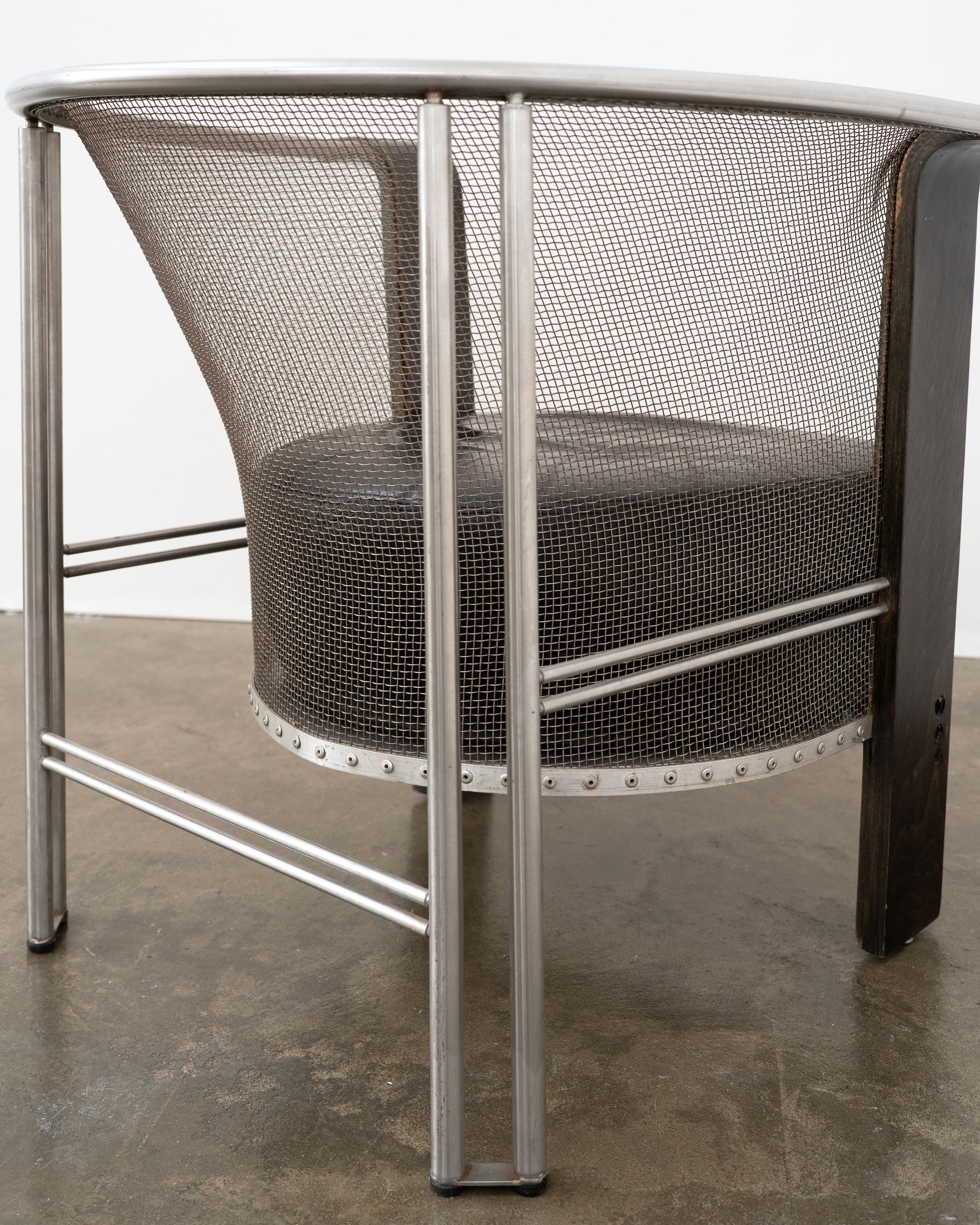 Sillón postmoderno de acero y madera curvada de Franco Bulfoni, c.1990 finales del siglo XX en venta
