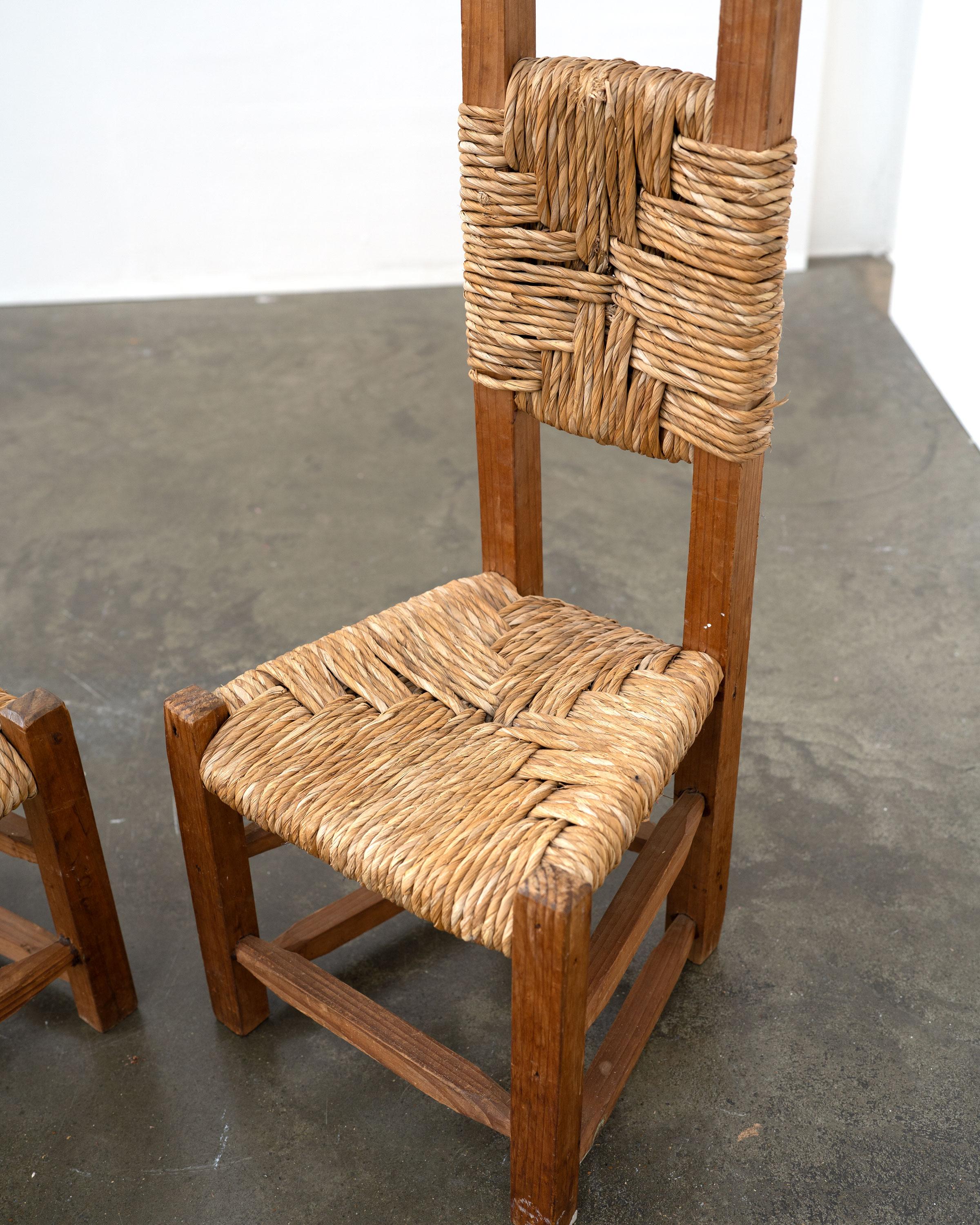 Chilien Chaises en pin du Chili et en jonc en vente