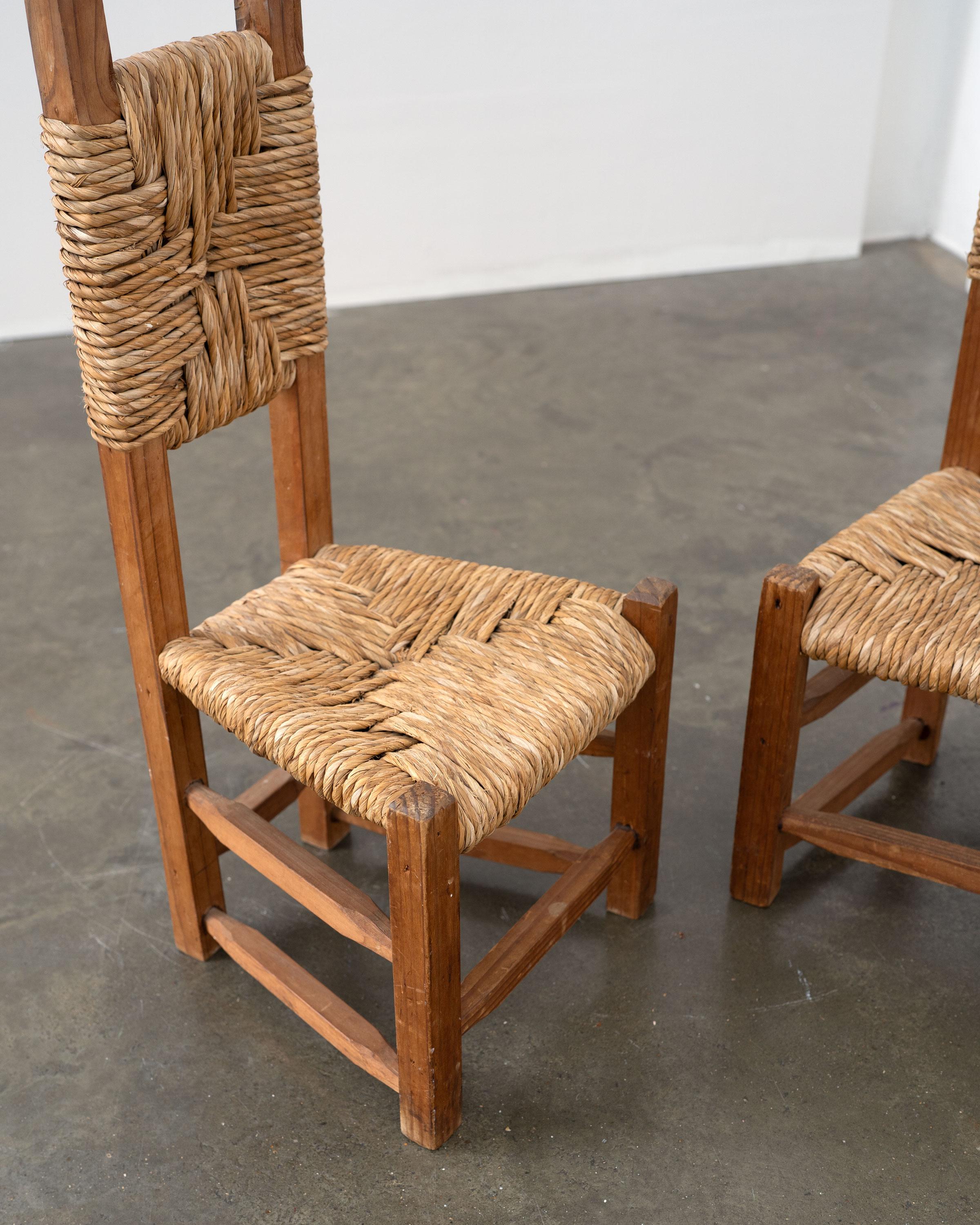 Chaises en pin du Chili et en jonc en vente 1