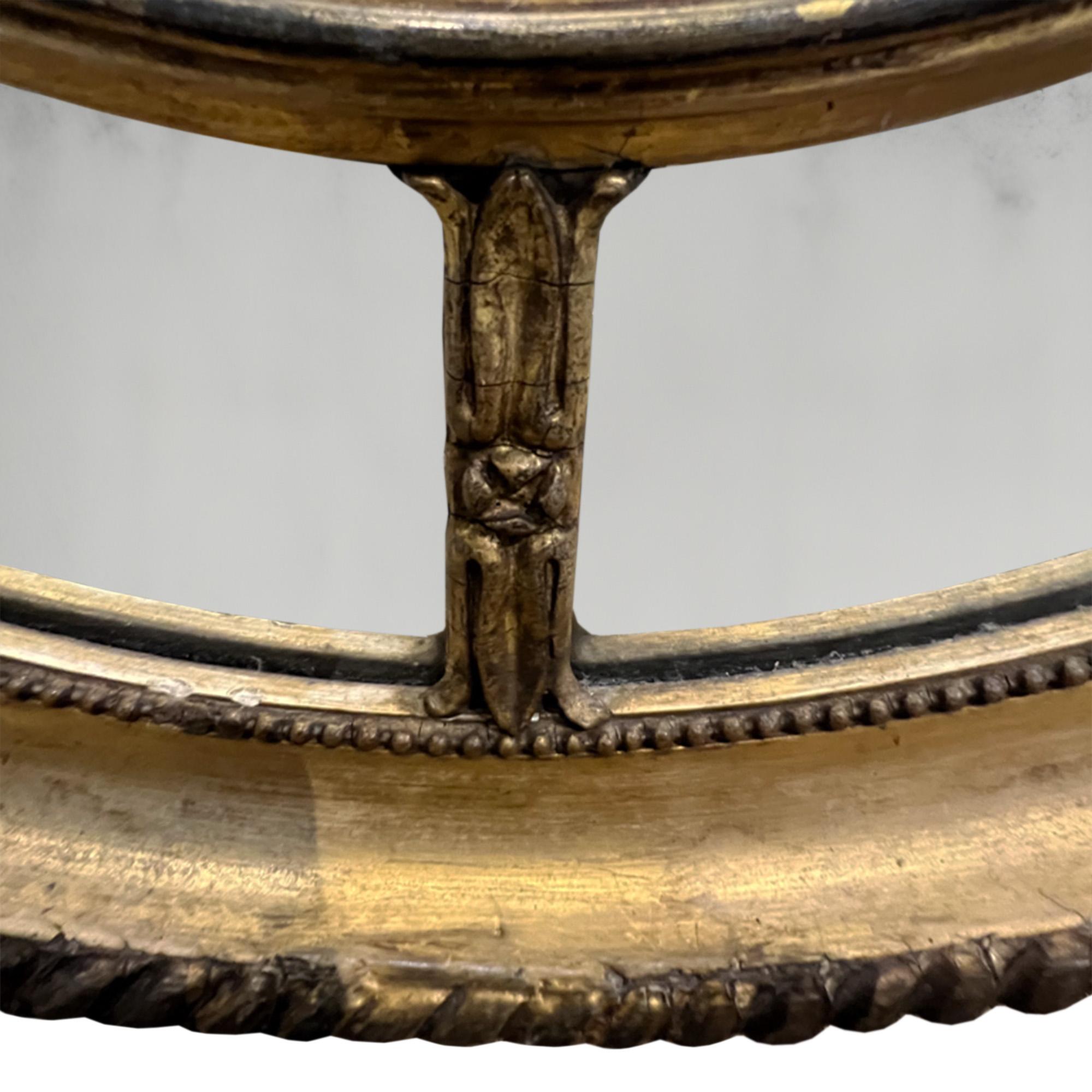 Neoclassico Grande specchio ovale in legno dorato francese della fine del XIX secolo in vendita