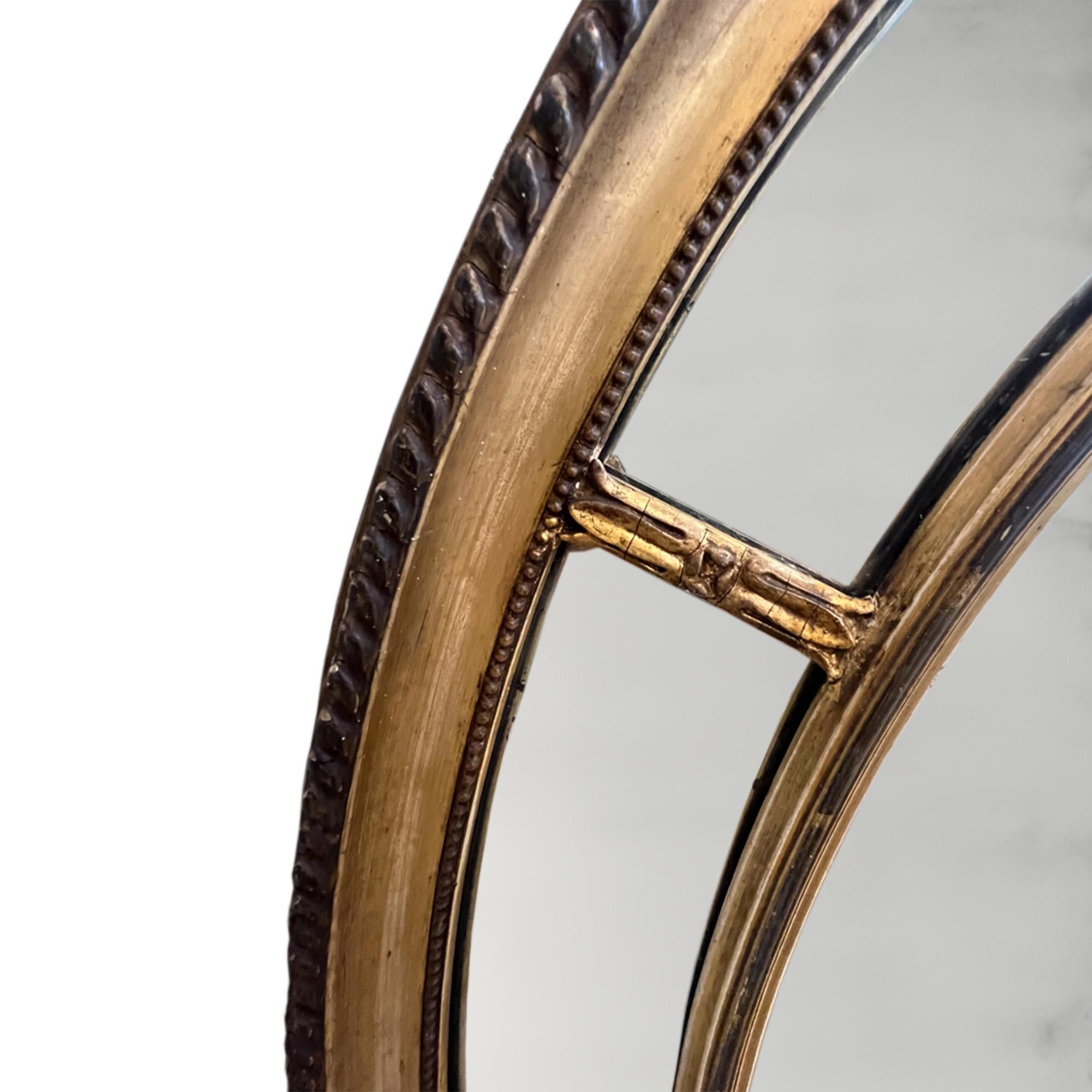Fatto a mano Grande specchio ovale in legno dorato francese della fine del XIX secolo in vendita