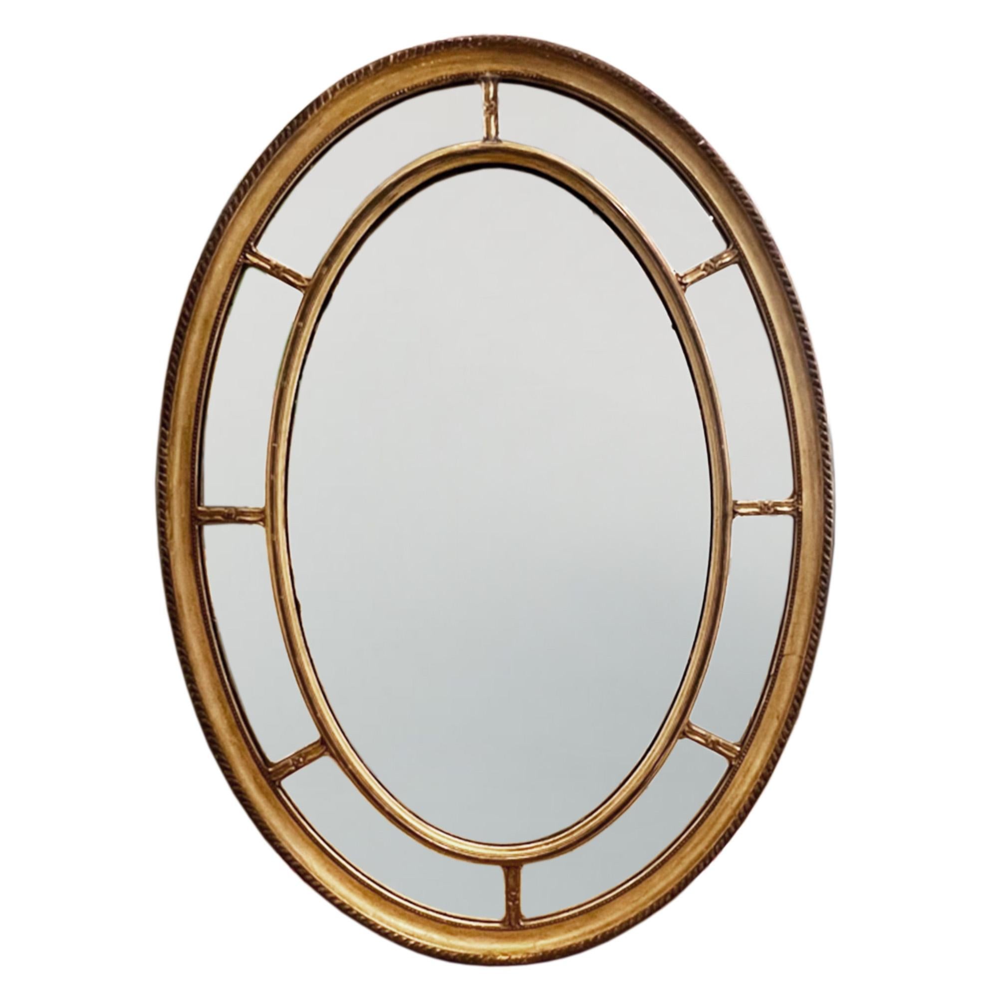 Grande specchio ovale in legno dorato francese della fine del XIX secolo In condizioni buone in vendita a London, GB