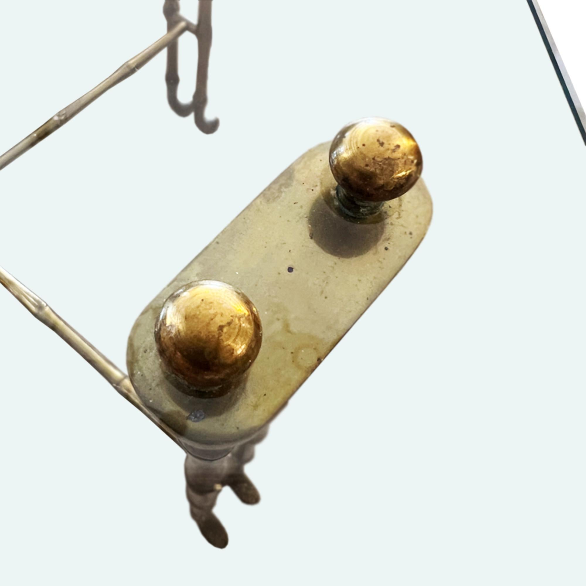 Fin du 20e siècle Paire de tables d'appoint en faux bambou, laiton et verre des années 1970 en vente