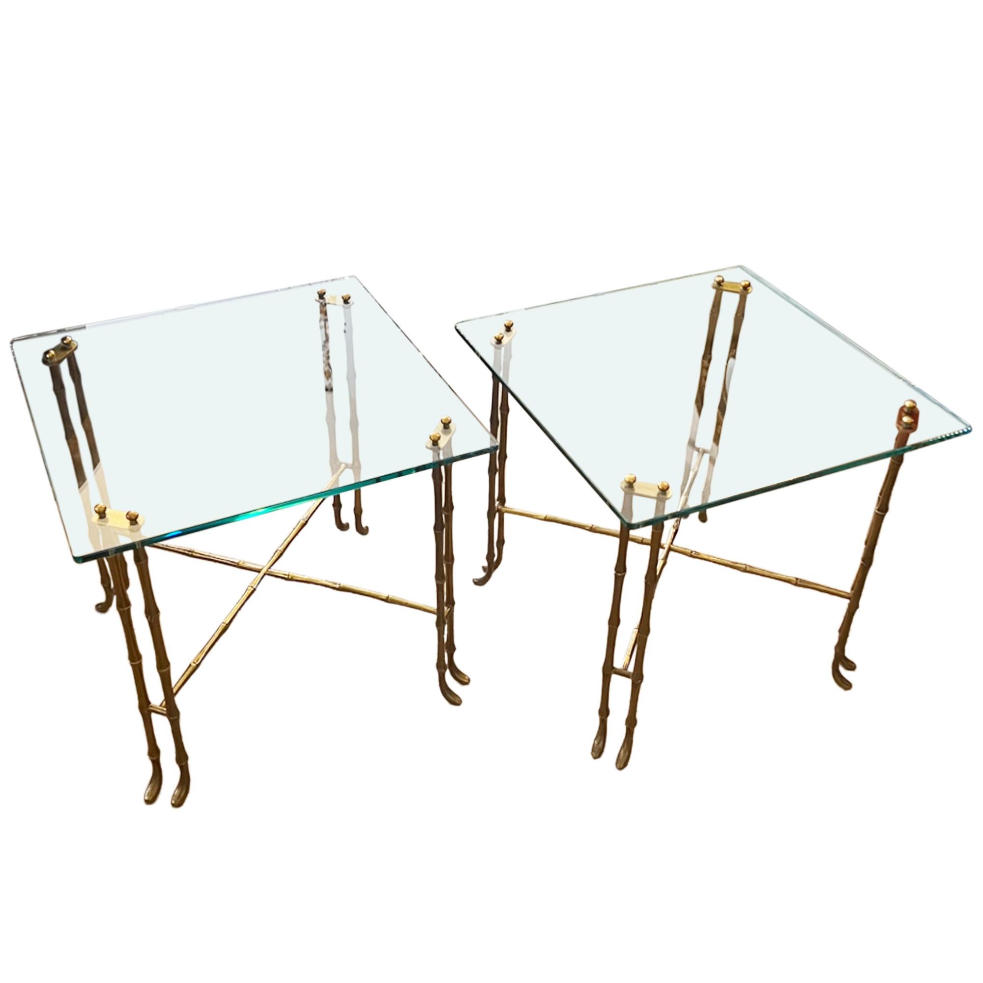 Paire de tables d'appoint en faux bambou, laiton et verre des années 1970 en vente 2