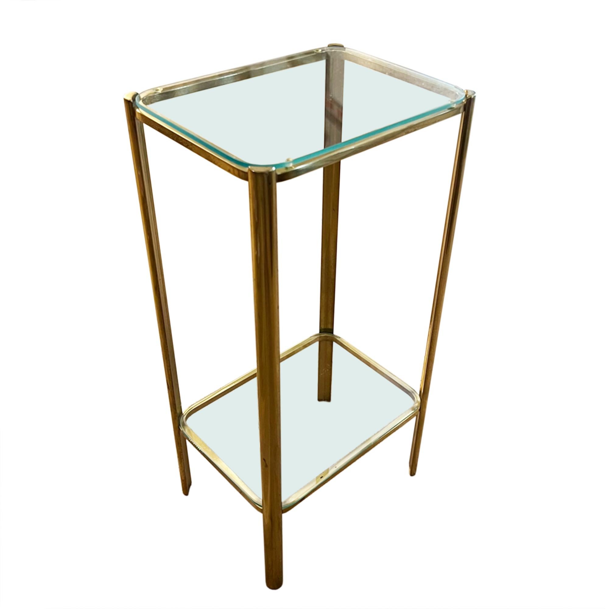 Près d'une paire de tables d'appoint à deux niveaux du milieu du siècle dernier par Jacques LePelletier Bon état - En vente à London, GB