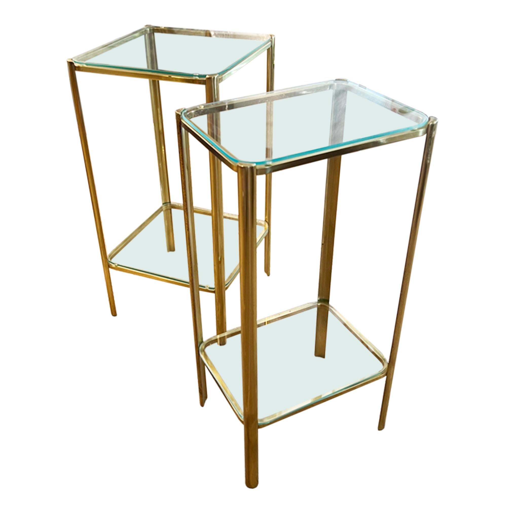Près d'une paire de tables d'appoint à deux niveaux du milieu du siècle dernier par Jacques LePelletier en vente 3