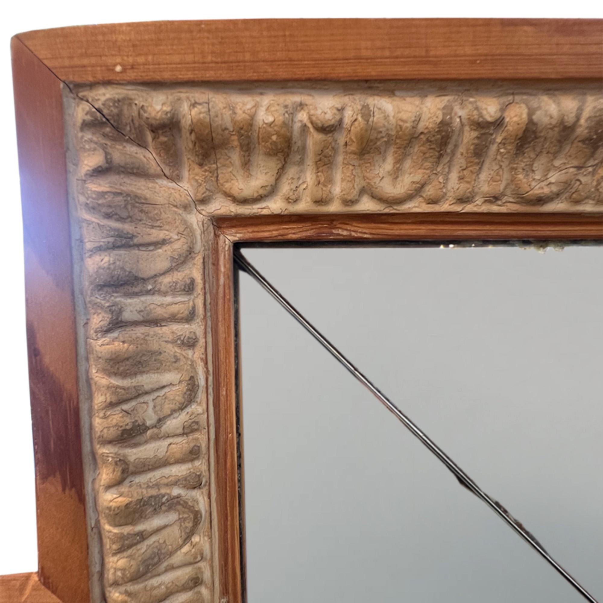 Sculpté Grand Wall Deco Mirror avec cadre décoratif et verre sectionnel, français des années 1920 en vente