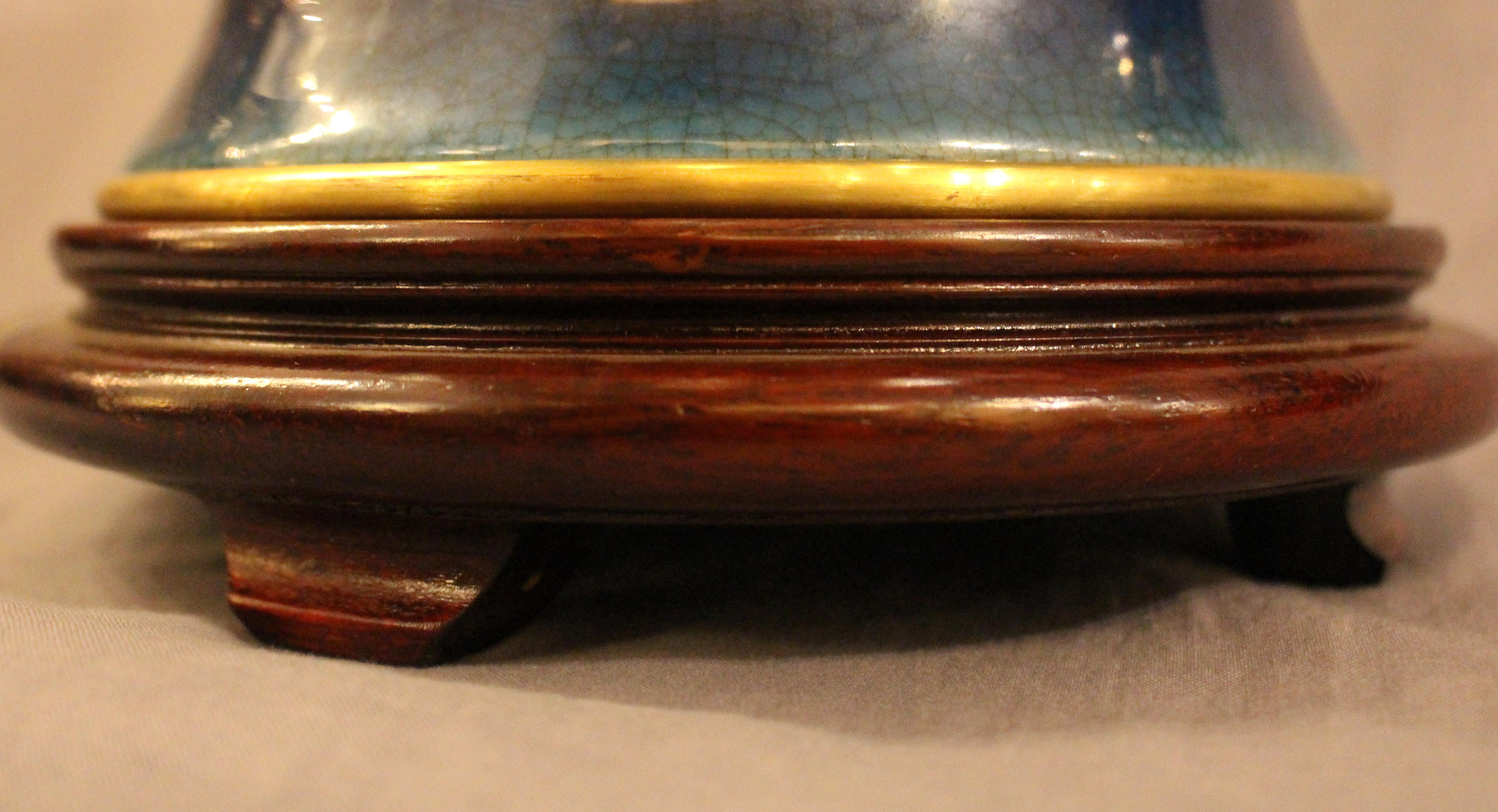 Exportation chinoise Paire de lampes de table à jarre en porcelaine chinoise du milieu du 20e siècle en vente