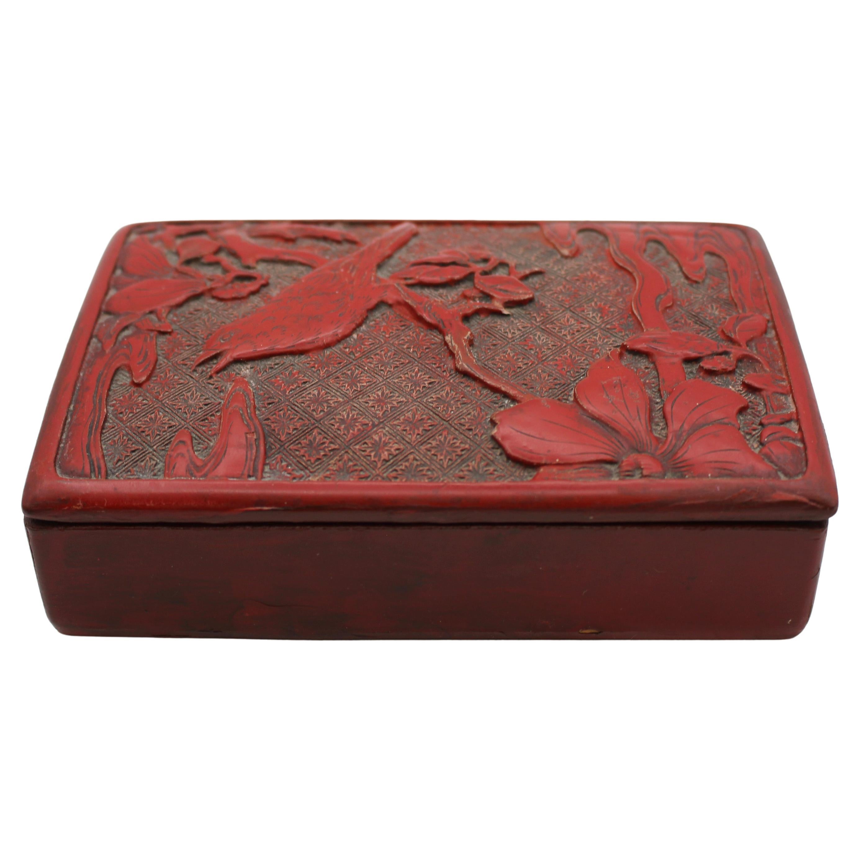 Caja de madera y laca tallada japonesa Kamakura de finales del siglo XIX