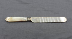 Set inglese di 12 coltelli da pranzo, risalente al 1900 circa