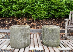 Par de bases de columna con pedestal de piedra talladas a mano del siglo XIX  Elemento decorativo para el jardín