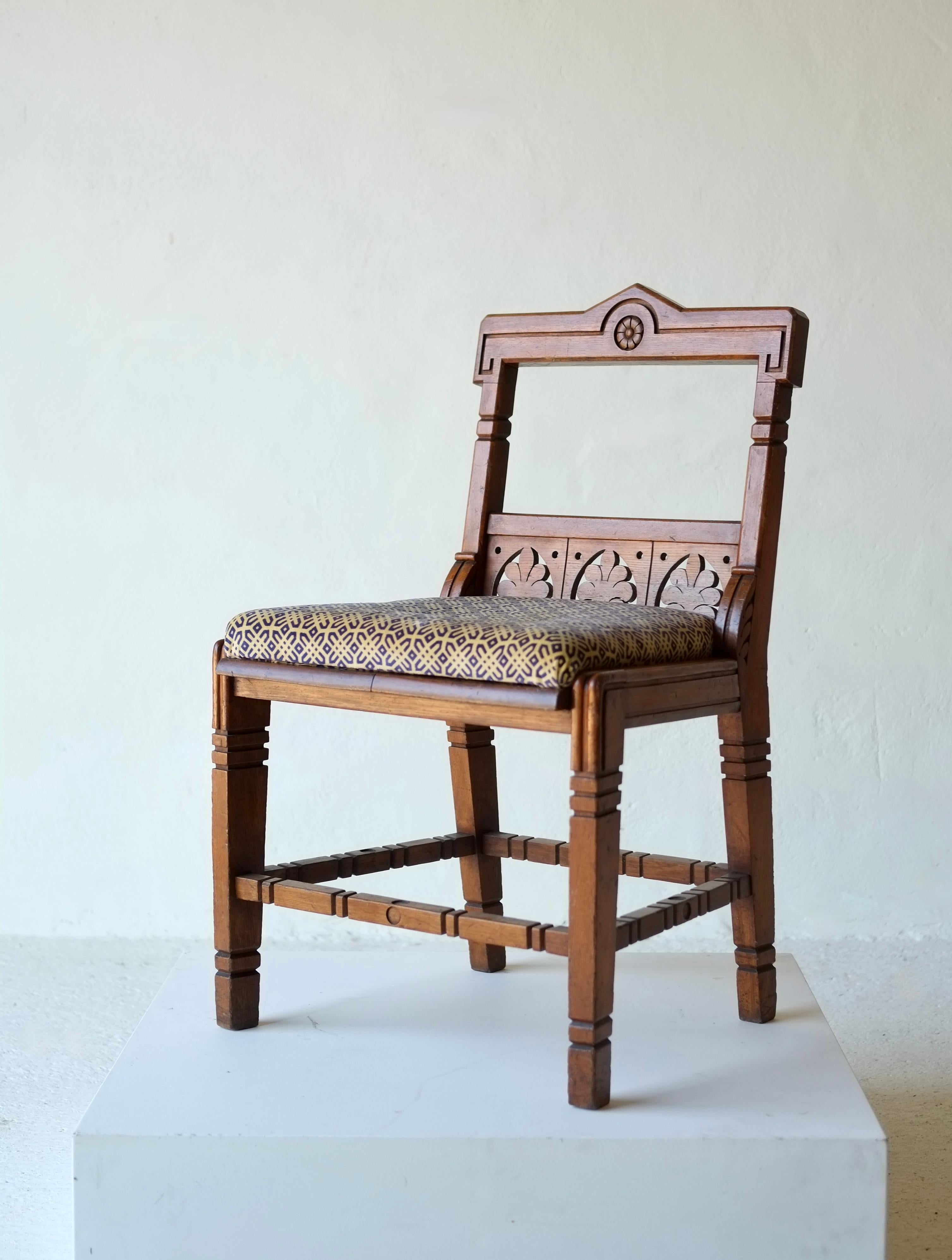 Chaise d'appoint en Oak Aesthetic Movement du 19e siècle en vente 1