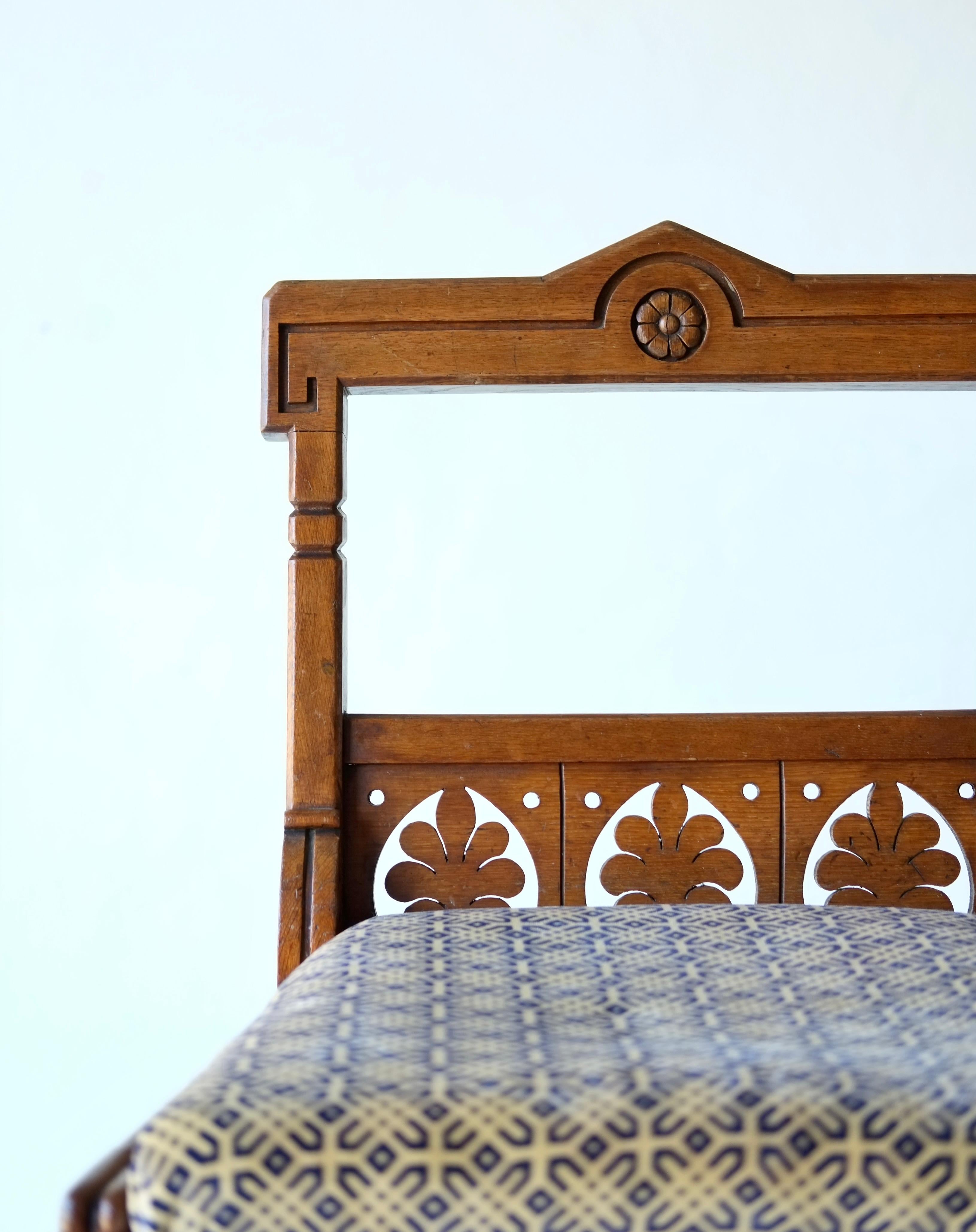Chaise d'appoint en Oak Aesthetic Movement du 19e siècle en vente 6