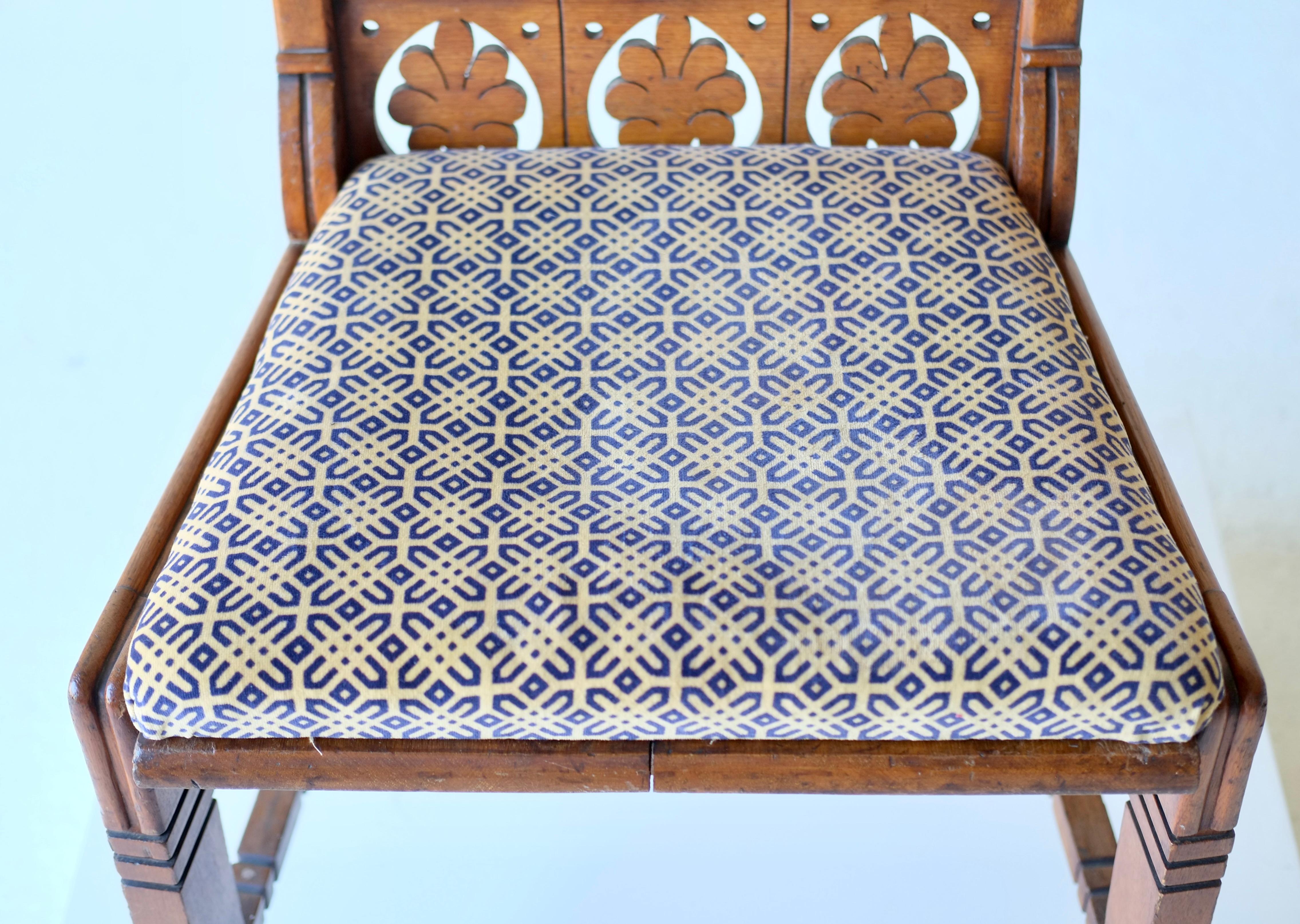 Chaise d'appoint en Oak Aesthetic Movement du 19e siècle en vente 4