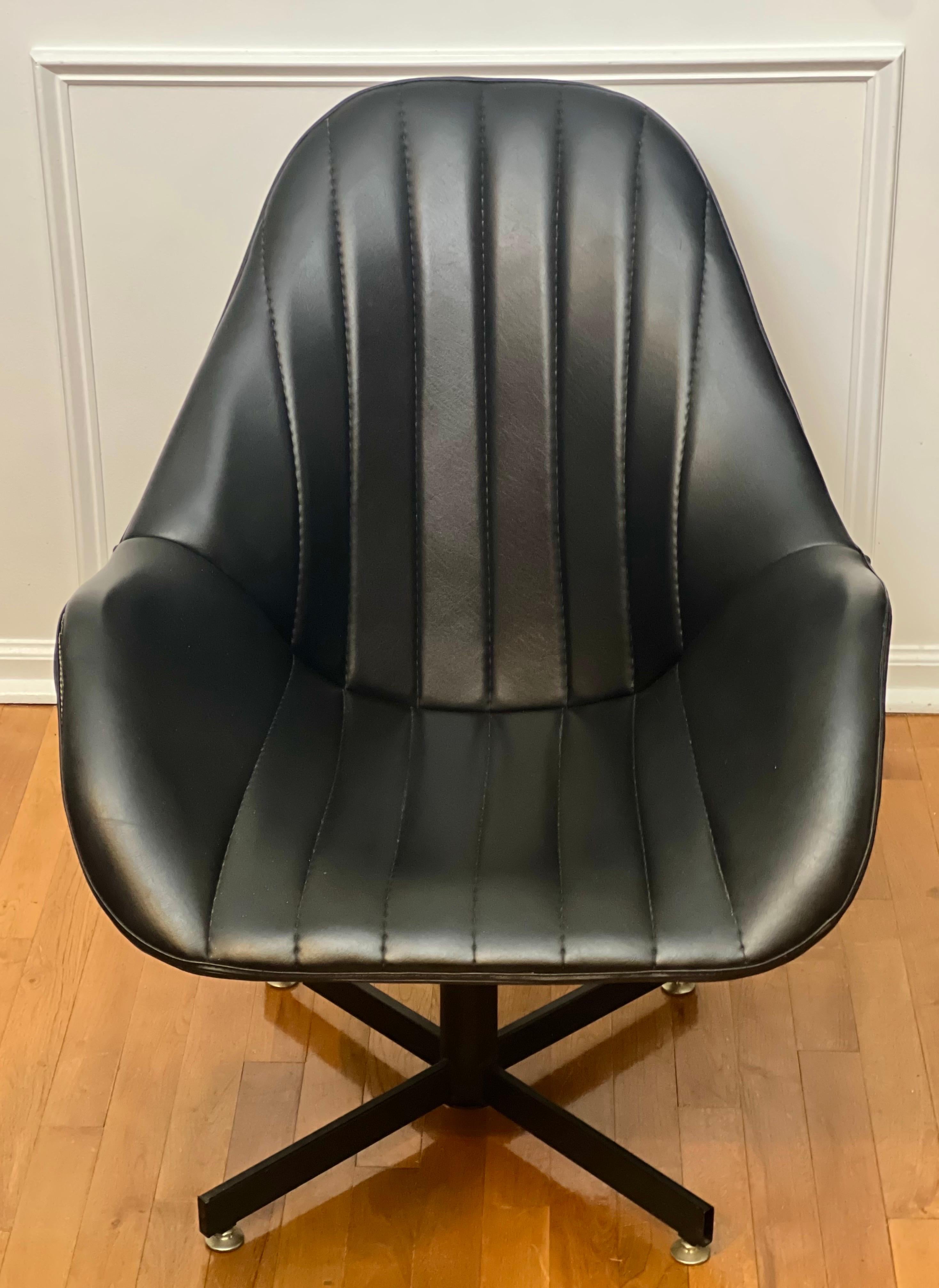 Vintage Modern Black Faux Leather Swivel Bucket Lounge Chair In Good Condition For Sale In Doylestown, PA