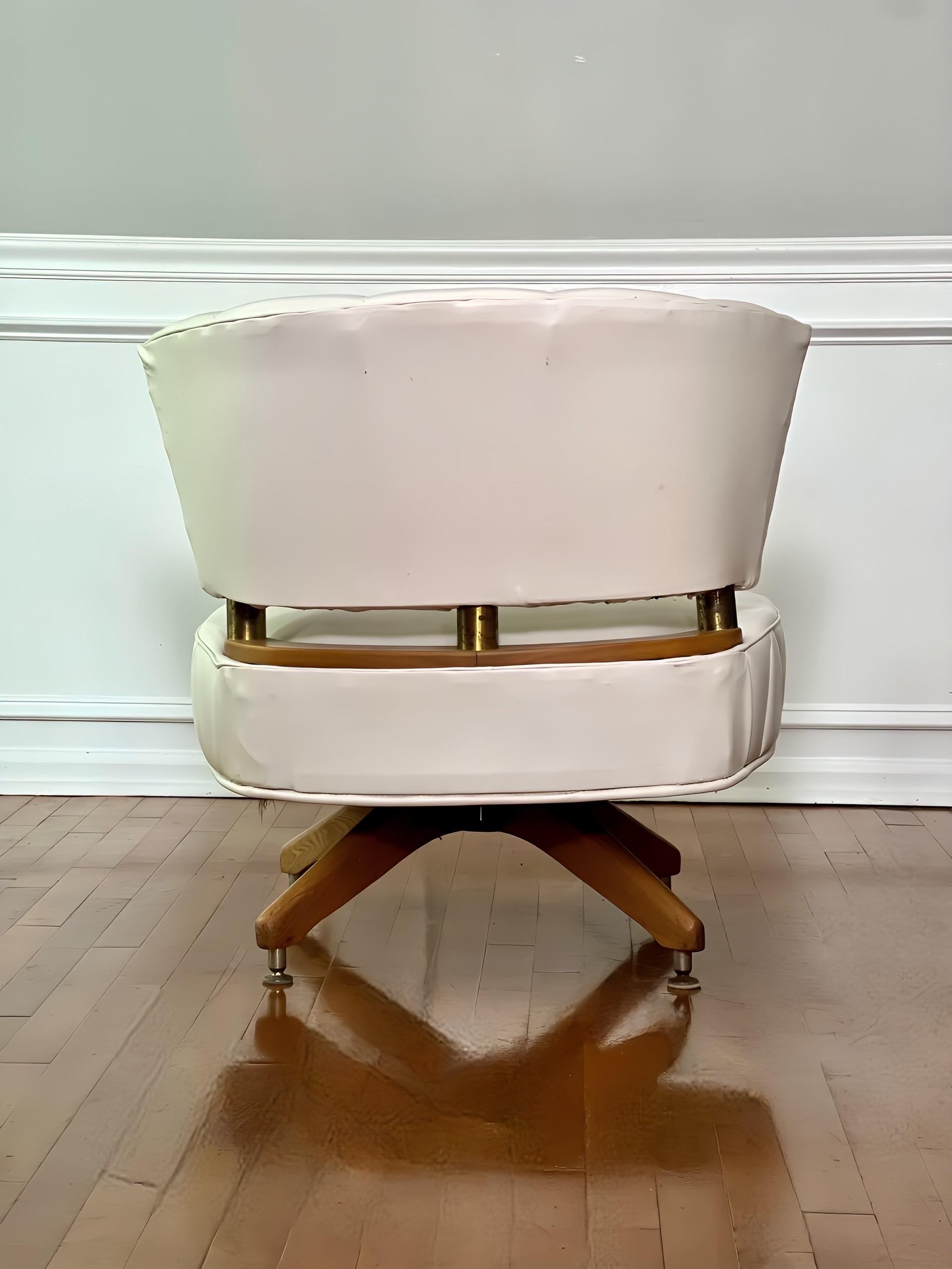 1960s Kroehler White Swivel Side Chair In Good Condition For Sale In Doylestown, PA