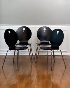 Juego de 4 sillas apilables italianas modernas de madera curvada lacada en negro by Calligaris