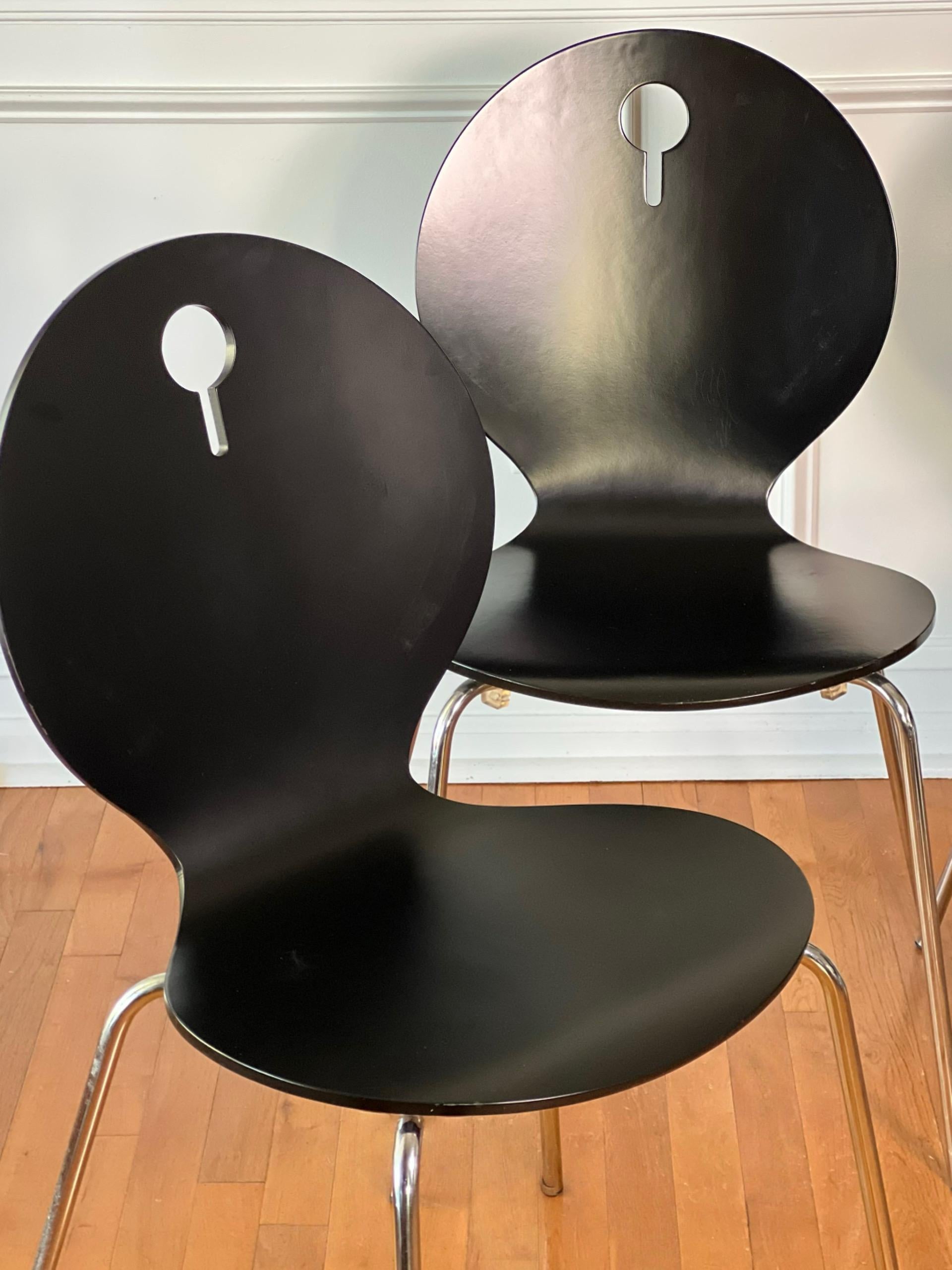 4er set italienische moderne schwarz lackierte stapelbare bugholzstühle von Calligaris im Angebot 6